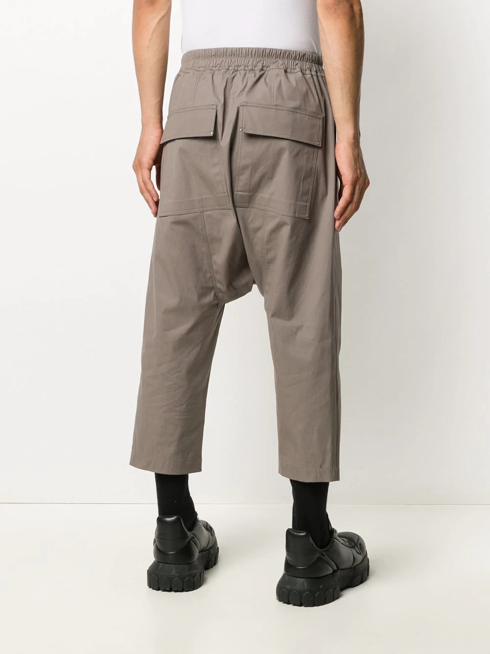 drop-crotch cropped trousers - 4