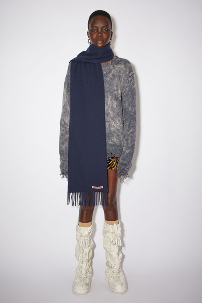Acne Studios Skinny fringed wool scarf - Navy blue outlook
