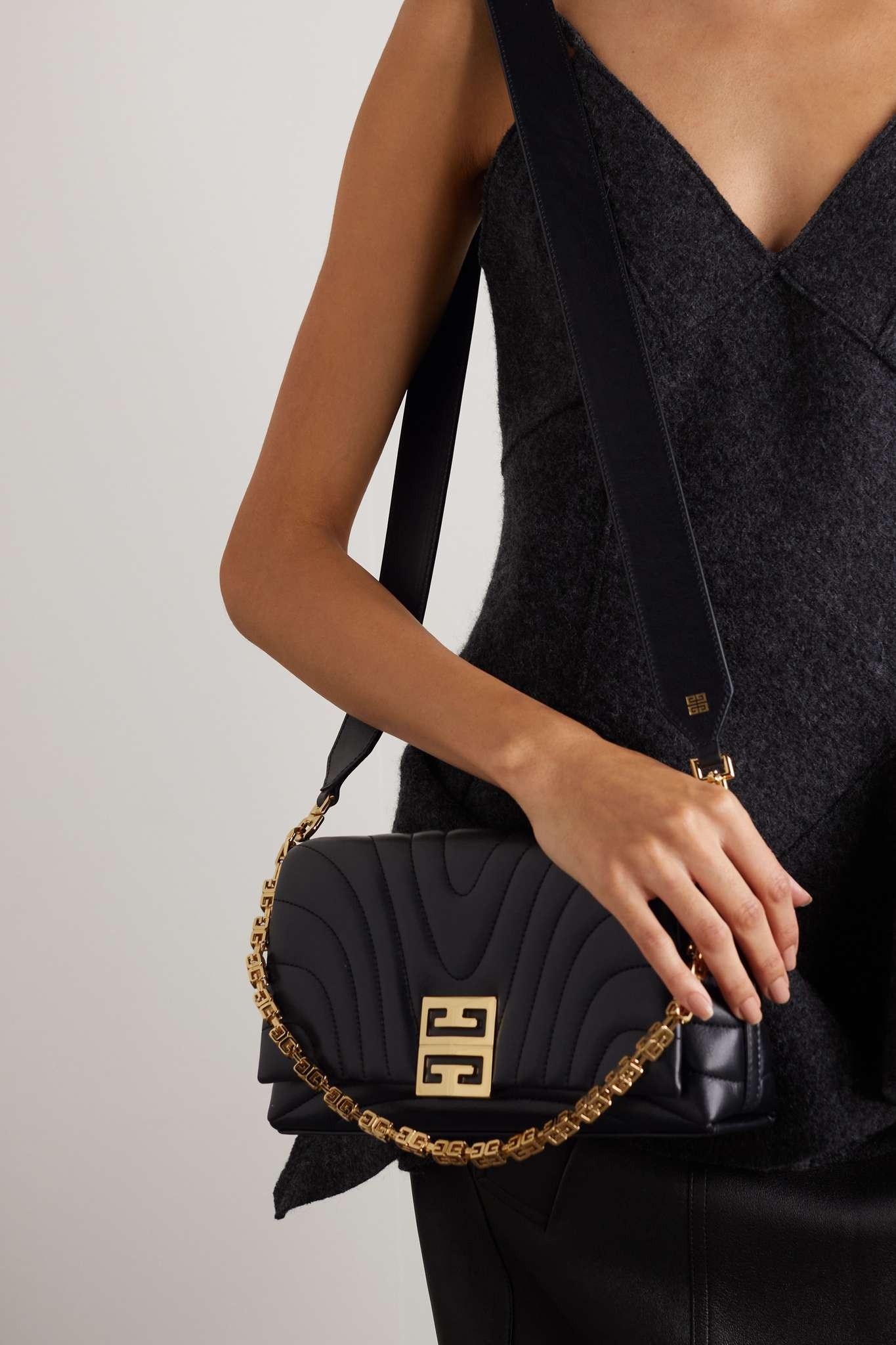 【GIVENCHY】24SS 4Gソフト バッグ マイクロ キルティングレザー Givenchy MICRO 4G SOFT BAG IN QUILTED LEATHER | REVERSIBLE