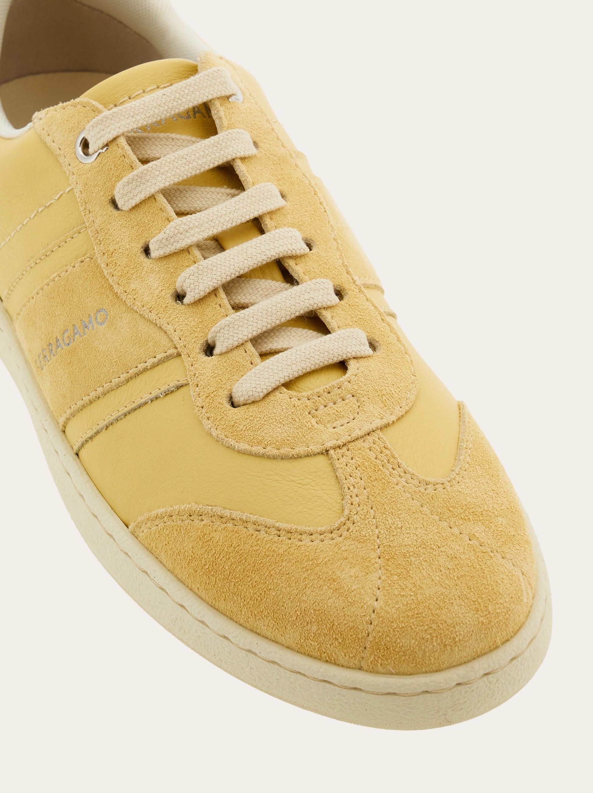 Low-top sneaker with logo - 6