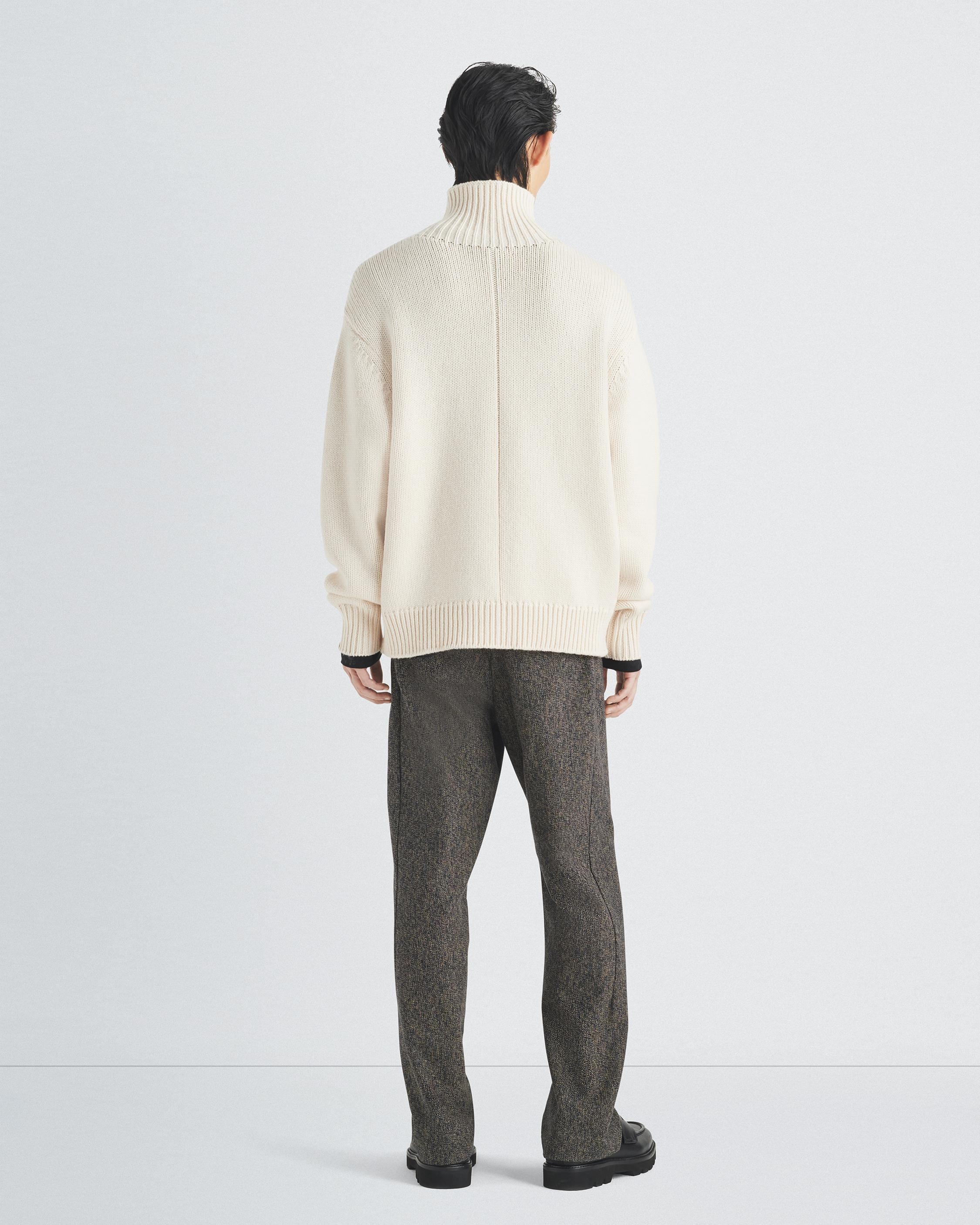 Baron Wool Turtleneck
Classic Fit - 5
