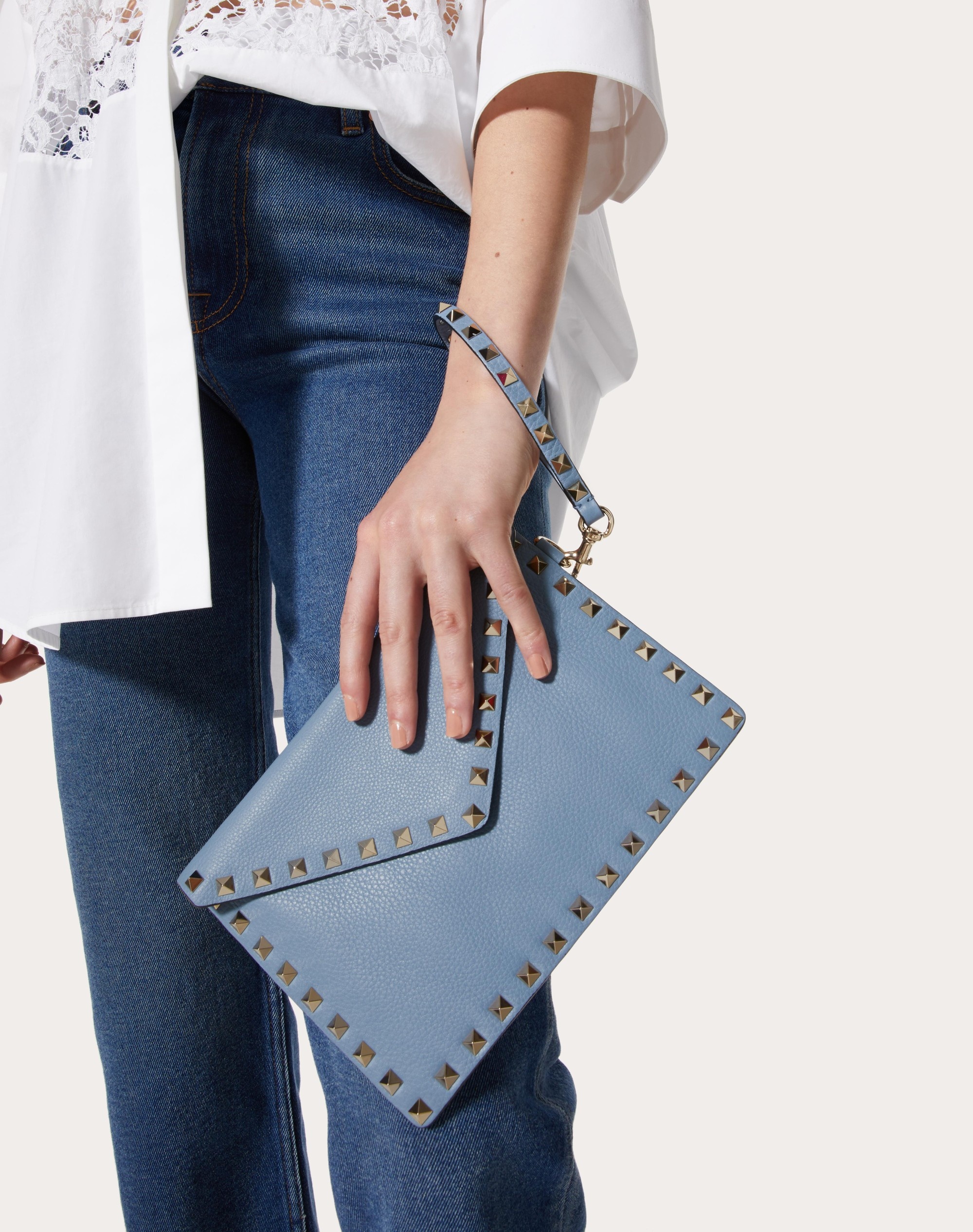 ROCKSTUD GRAINY CALFSKIN POUCH - 5