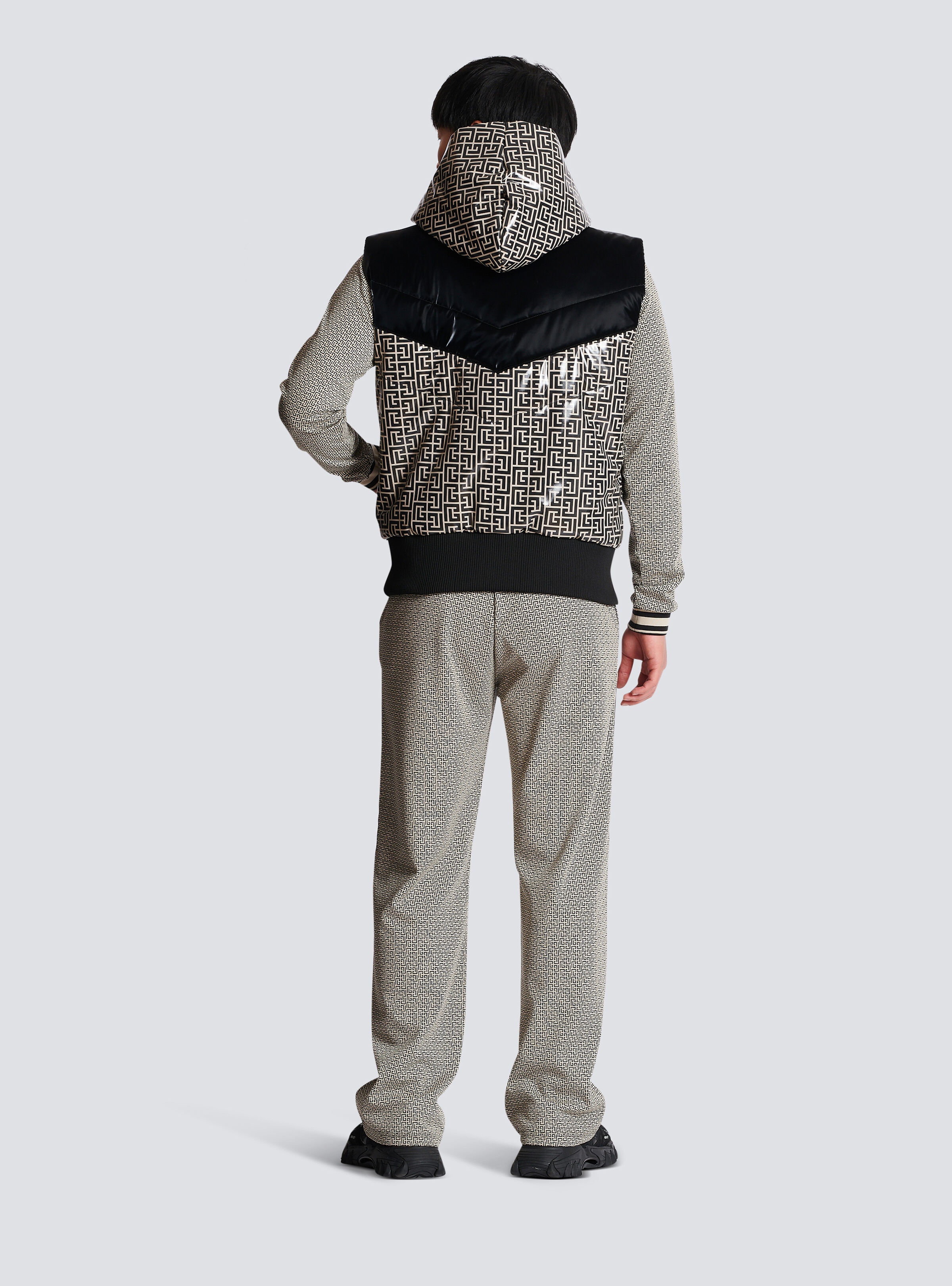 Puffer gilet jacket with monogram detail - 4