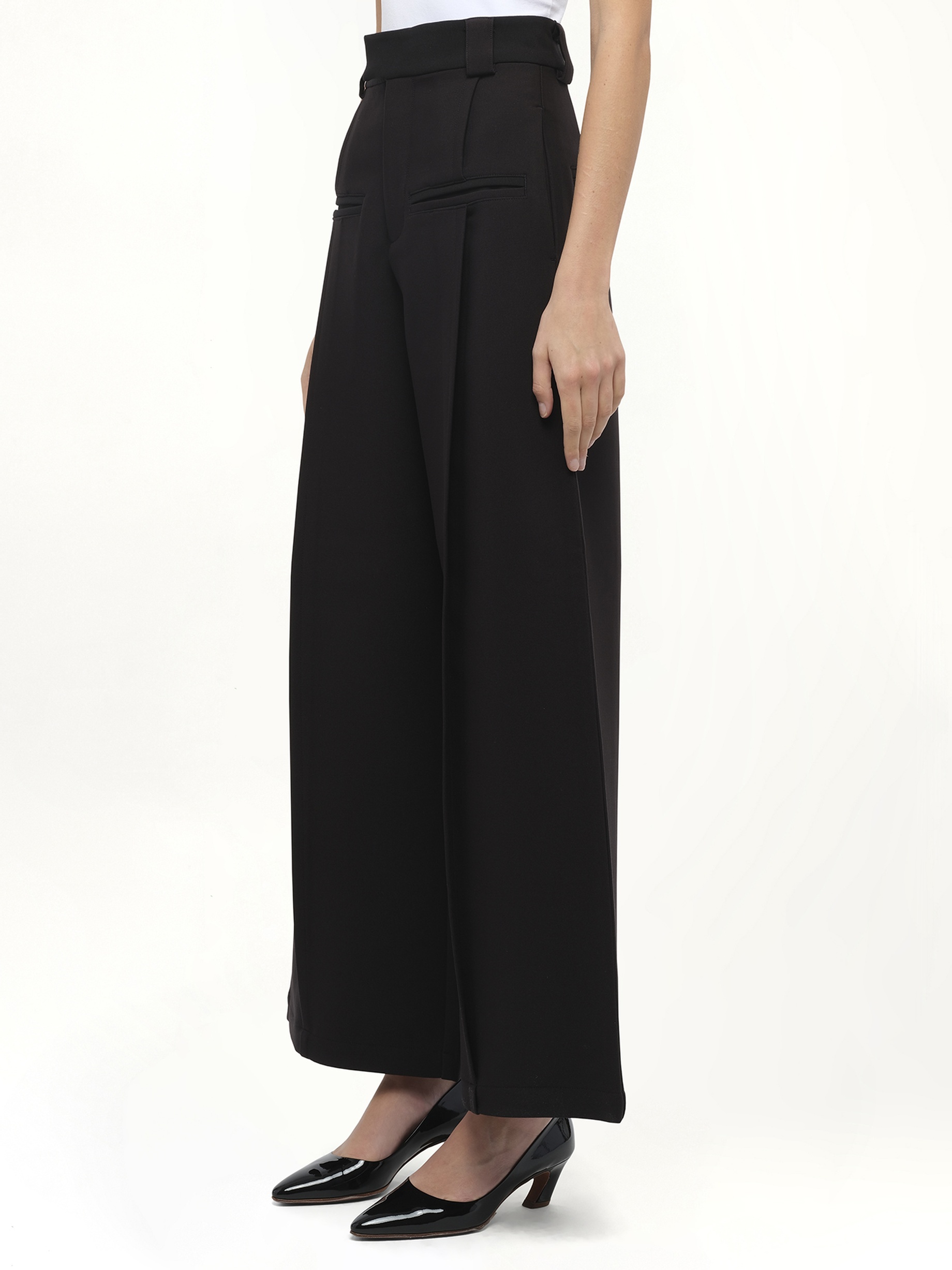 Hand in Front Pocket Pant in Black - 5