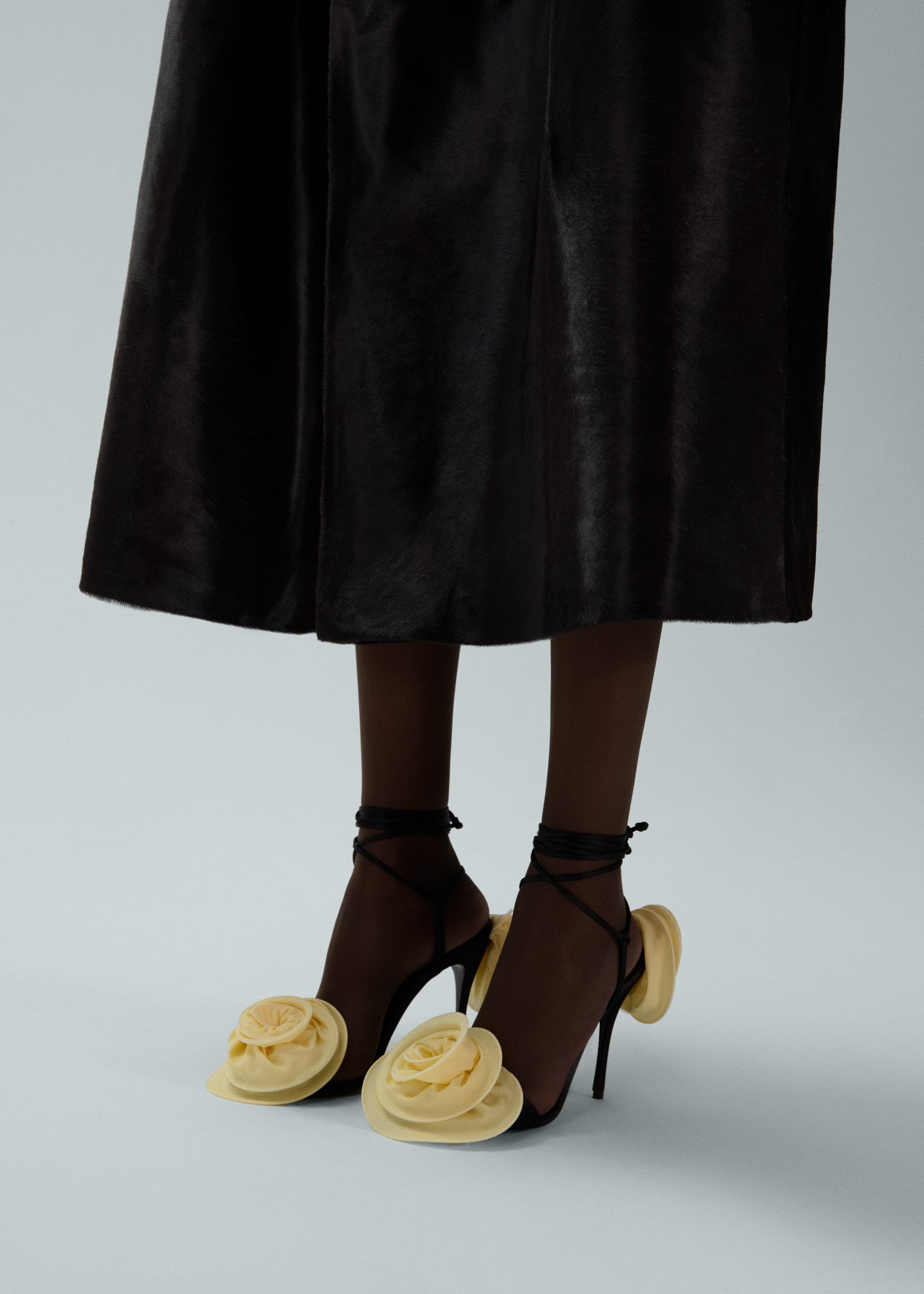 Wrap around double flower sandals in black satin - 4