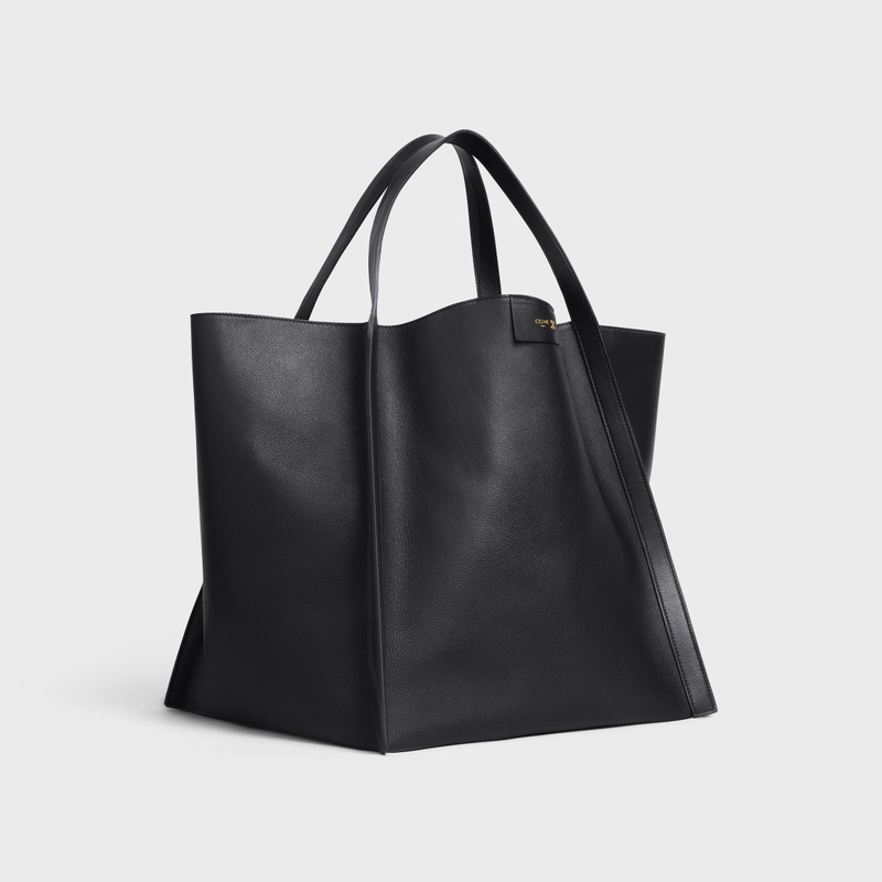 CELINE MEDIUM CUBE BAG IN SUPPLE CALFSKIN outlook