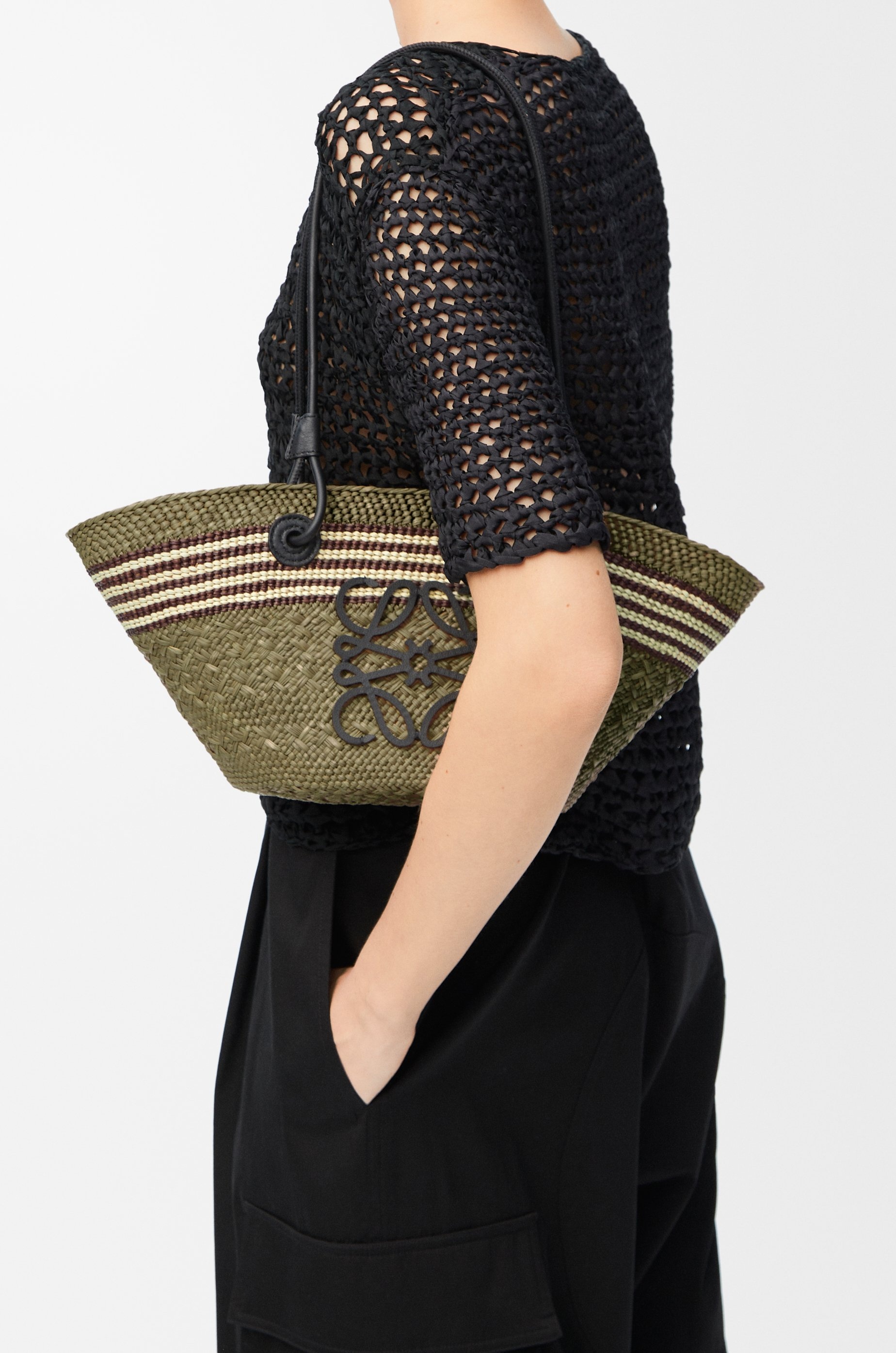 Small Anagram Basket in iraca palm and calfskin - 3