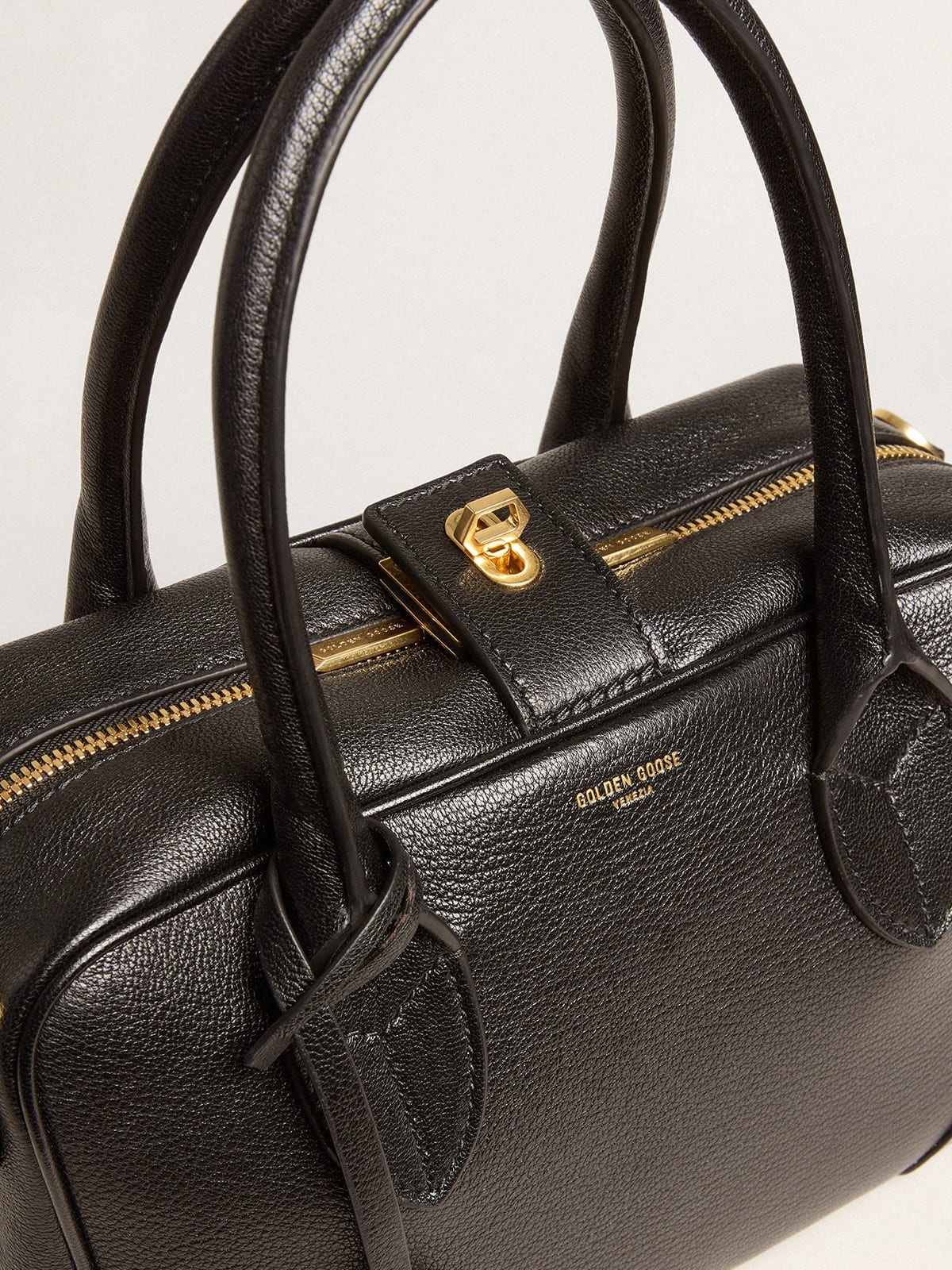 Vita Bag in black sheepskin leather with gold details - 6