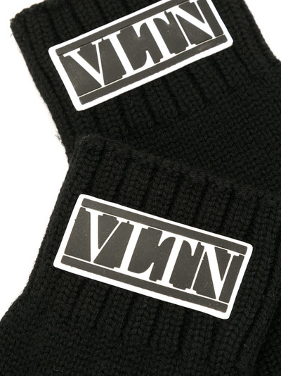 Valentino logo patch gloves outlook