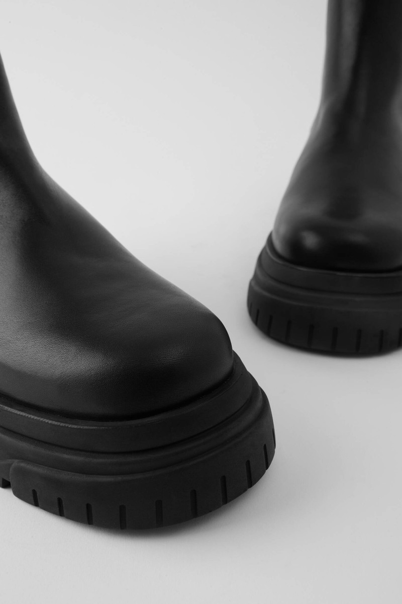 Blyde Hi Chelsea Boots 6