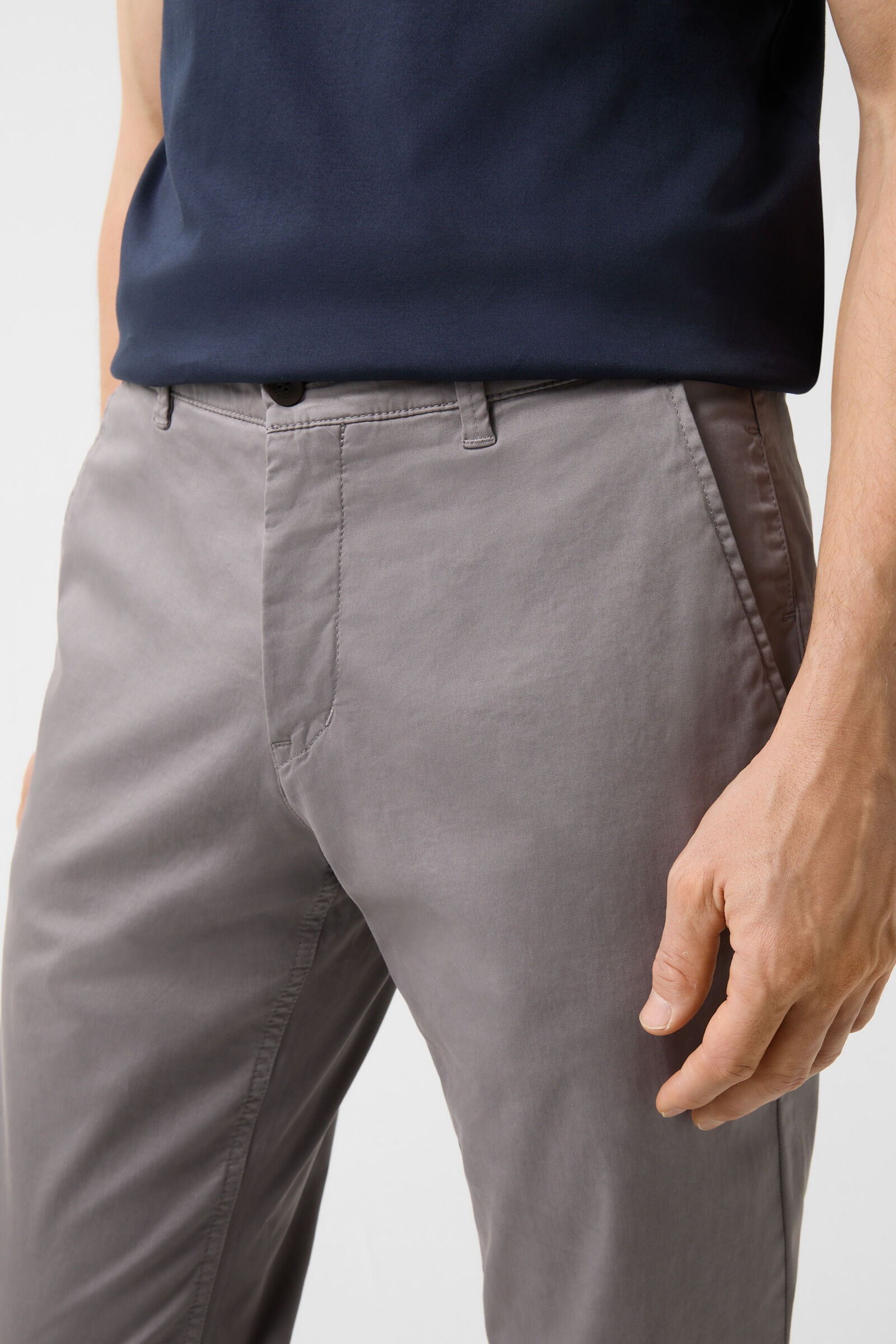 Nik chinos in Gray - 4