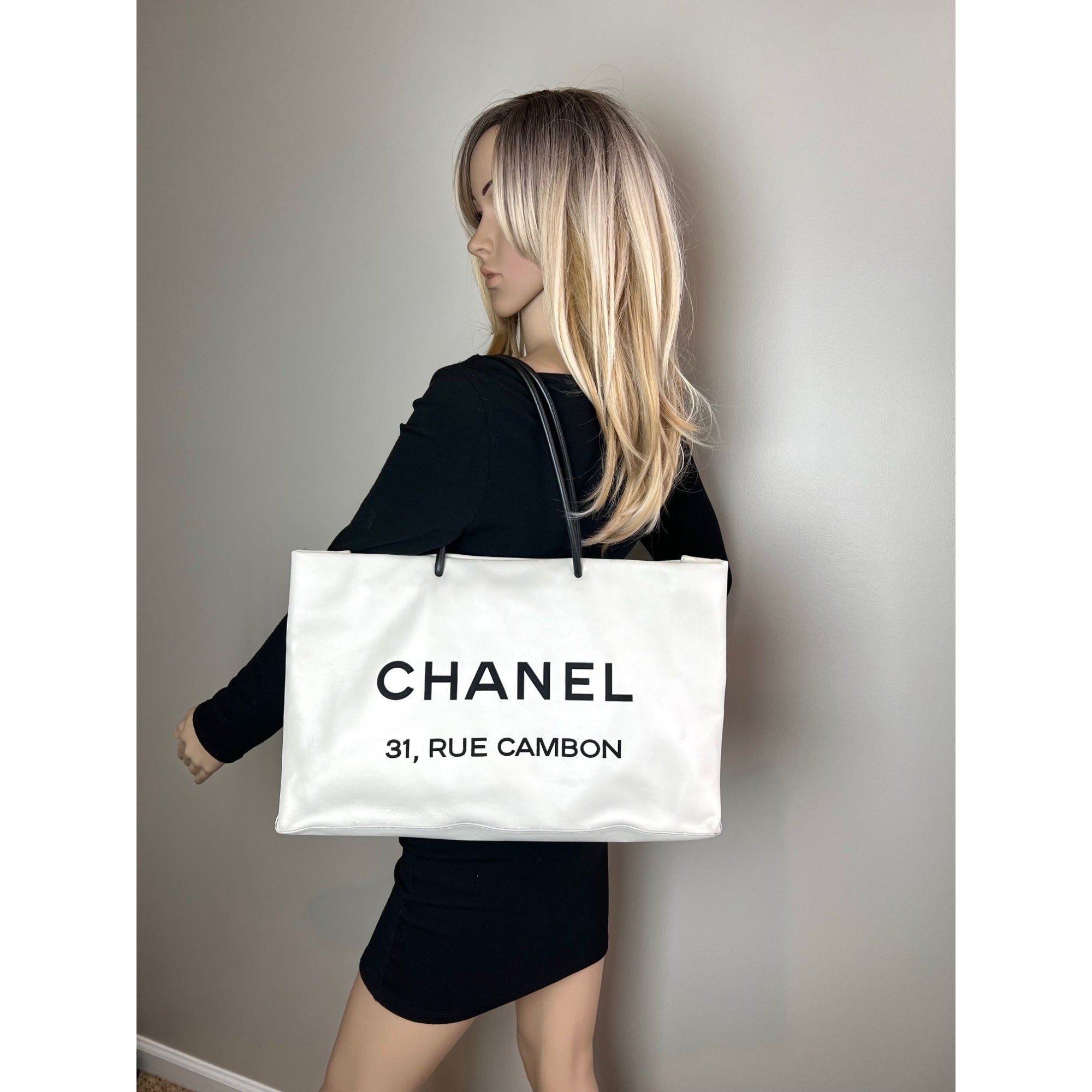Chanel Essential 31 Rue Cambon Slopping White Leather Tote - 6