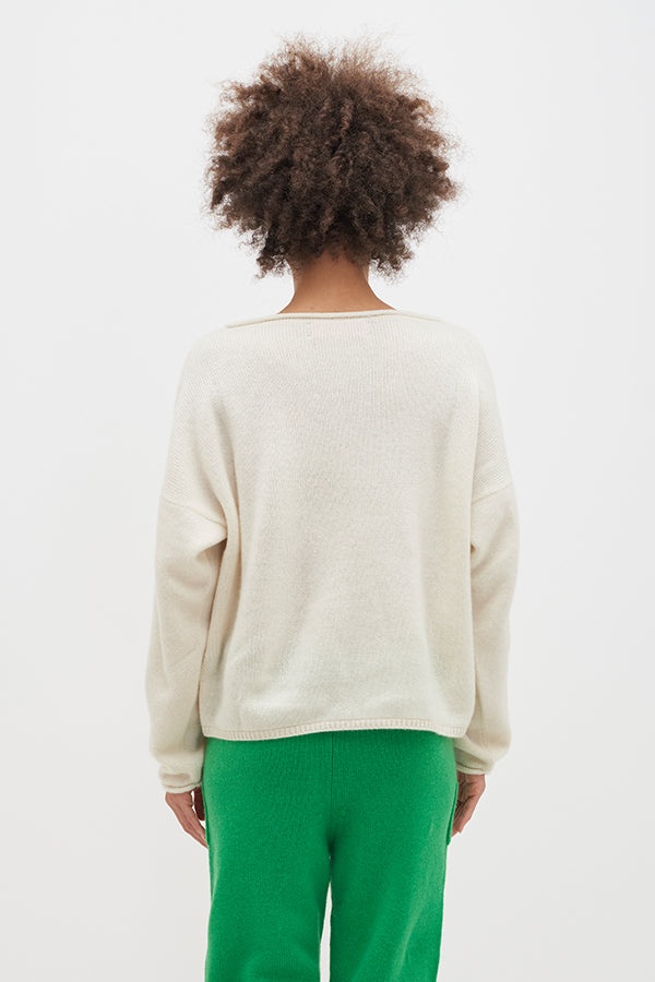 WOMEN'S OVERSIZED V-NECK - 3