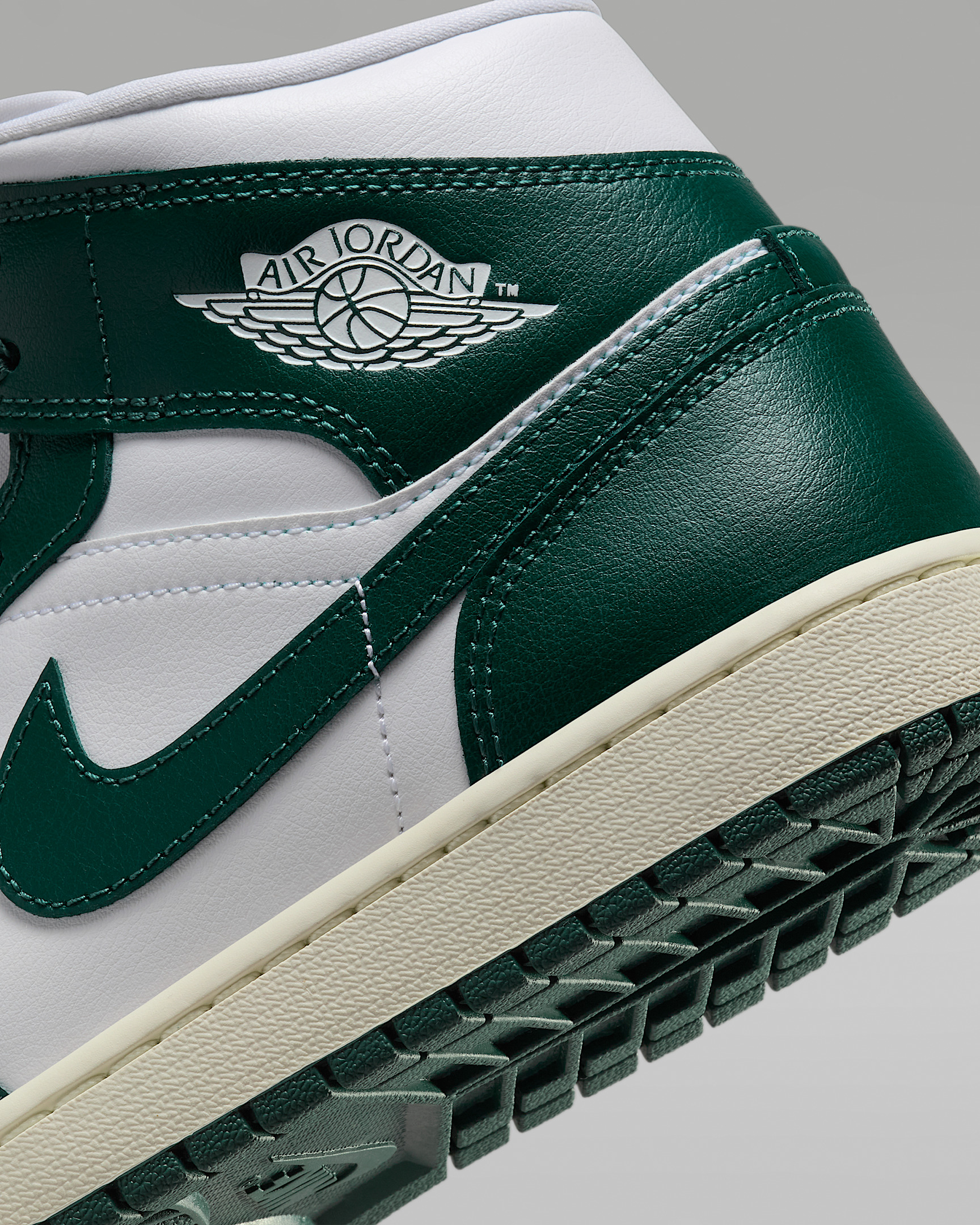 Air Jordan 1 Mid Women's Shoes - 8