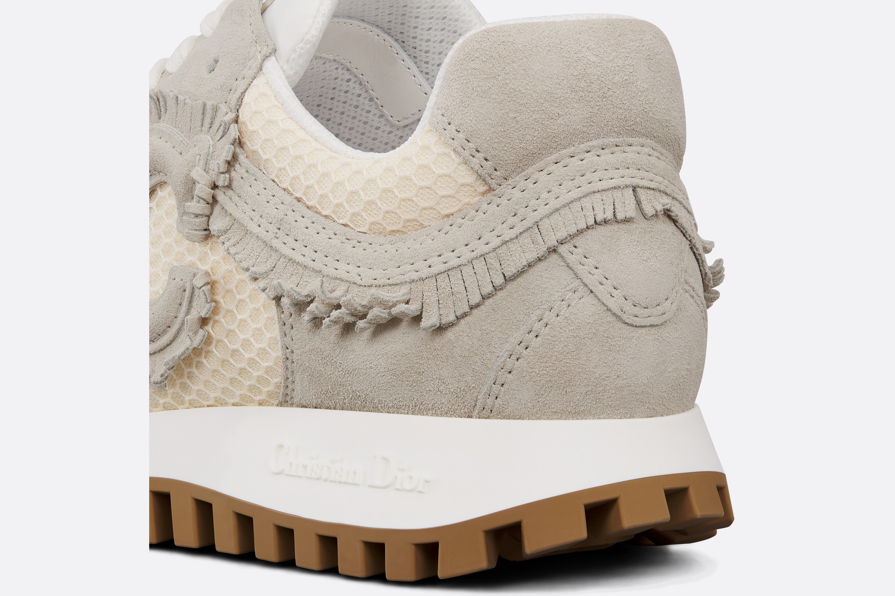 【Cがポイントに】Dior C'est Dior スニーカー C'est Dior Sneaker Ecru Suede Calfskin and Mesh | DIOR