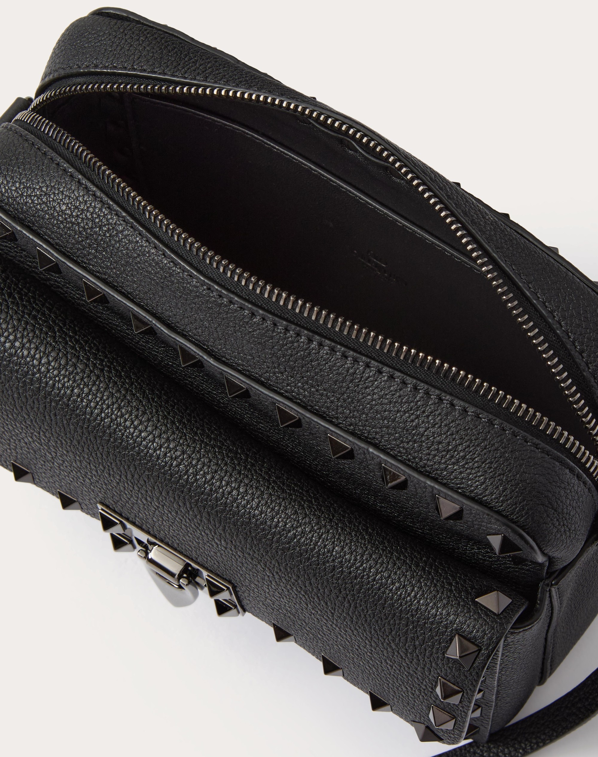 ROCKSTUD GRAINY CALFSKIN CROSSBODY BAG - 4