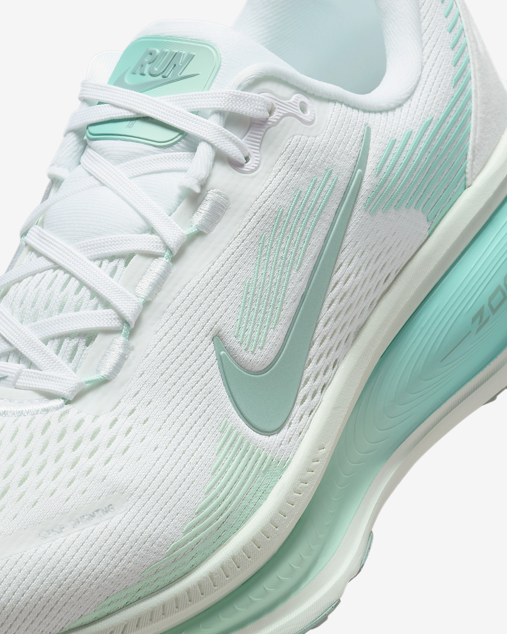 Nike Vomero 18 Women's Road Running Shoes - 7
