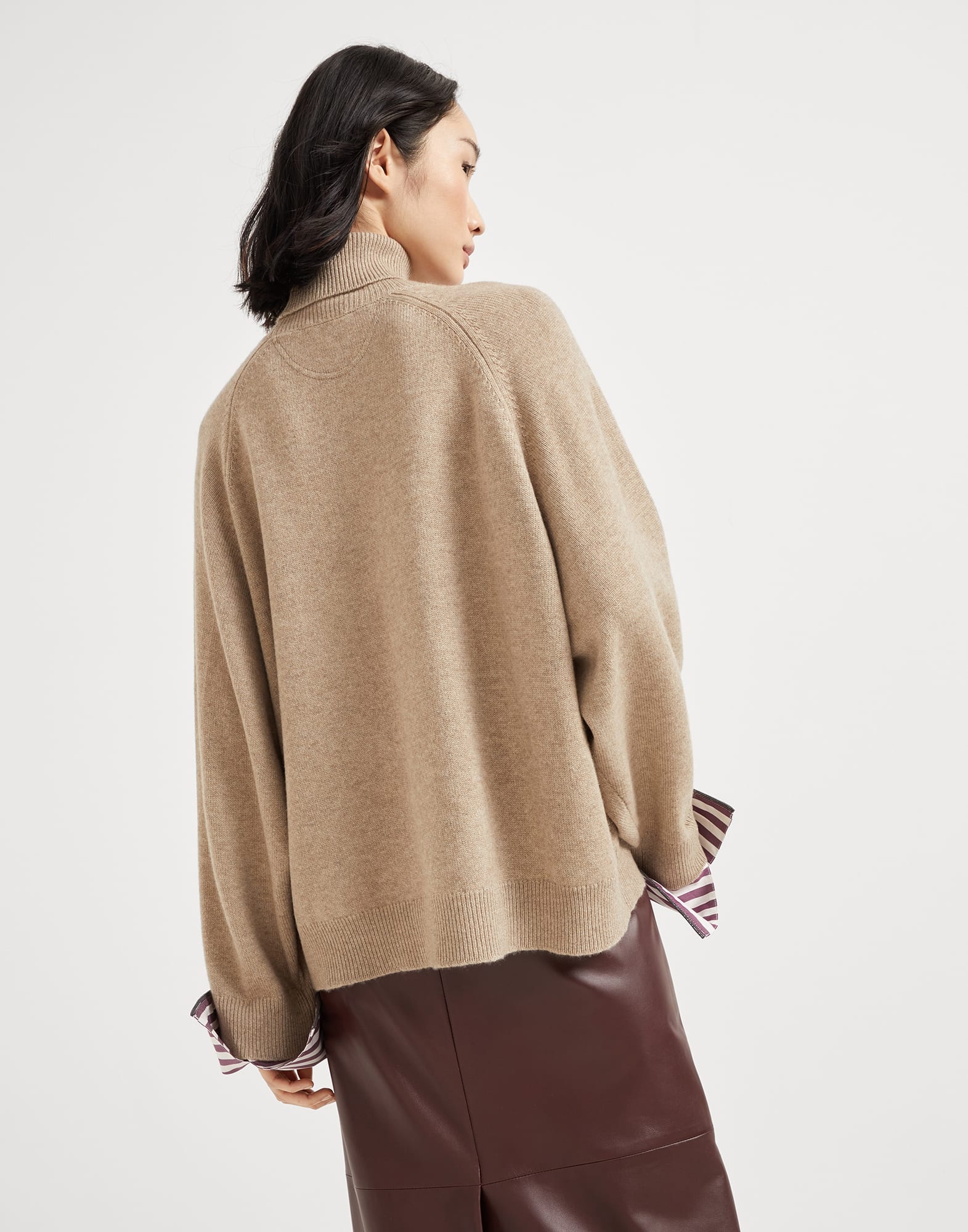 Cashmere turtleneck sweater with shiny shirt details - 2