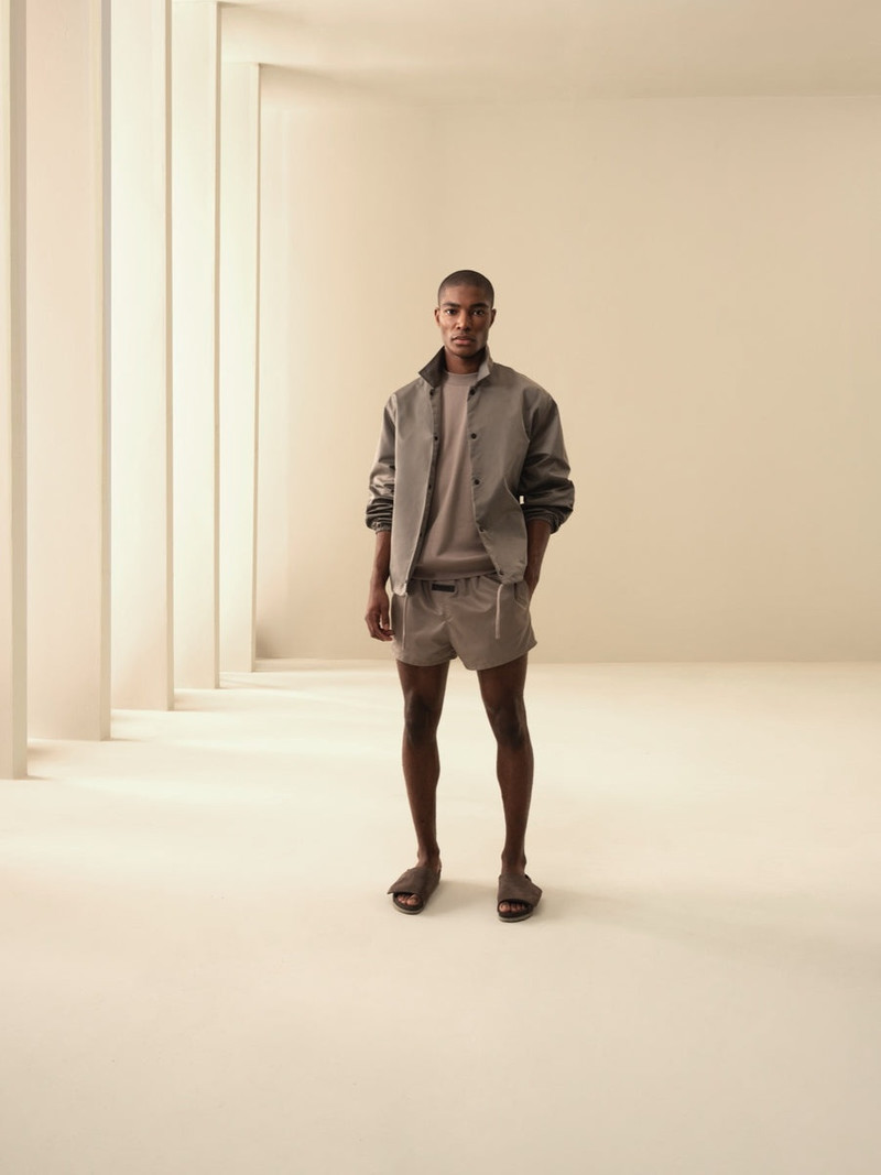 ESSENTIALS RUNNING SHORT outlook