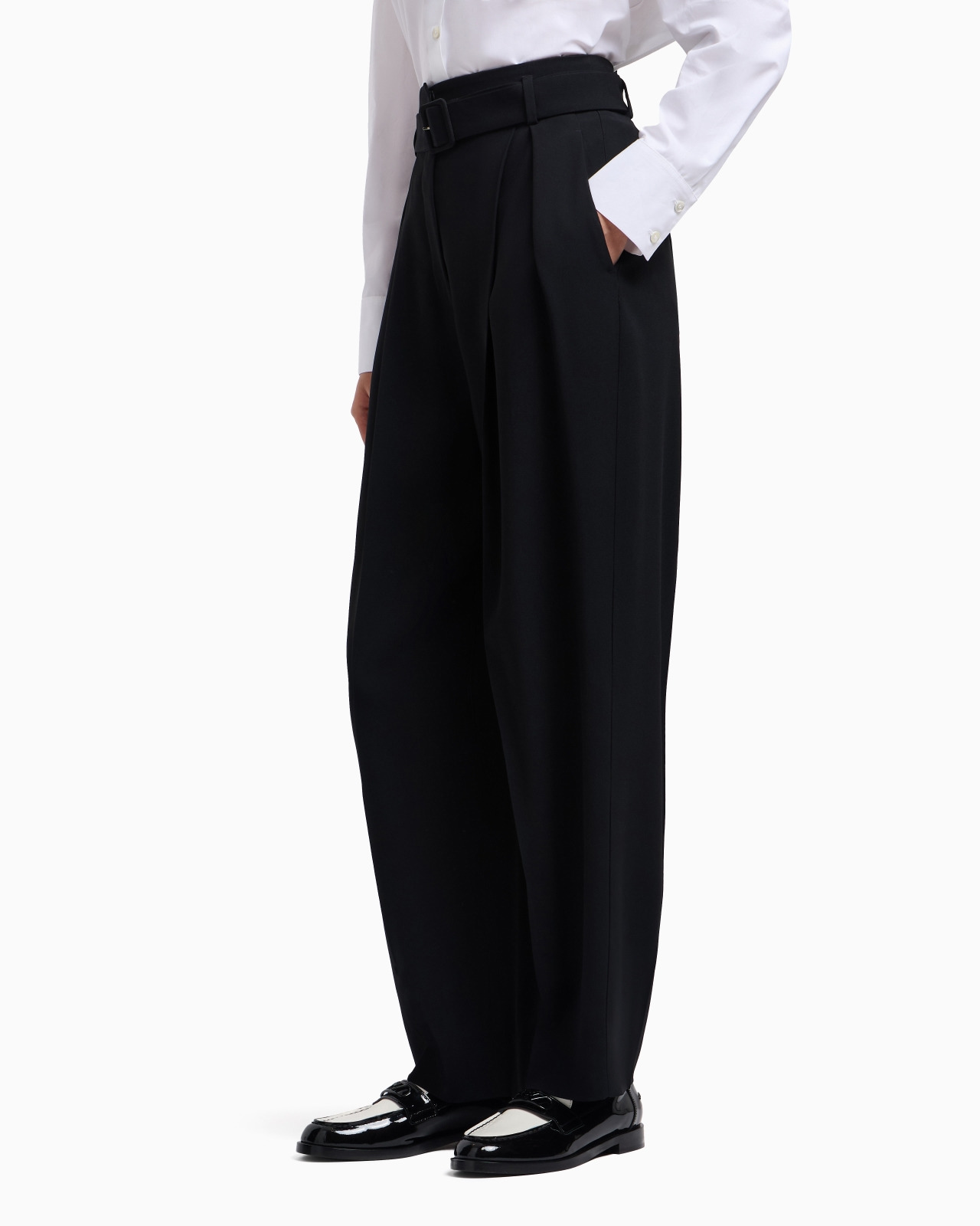 ENVERS SATIN TROUSERS WITH PLEATS AND BELT - 4