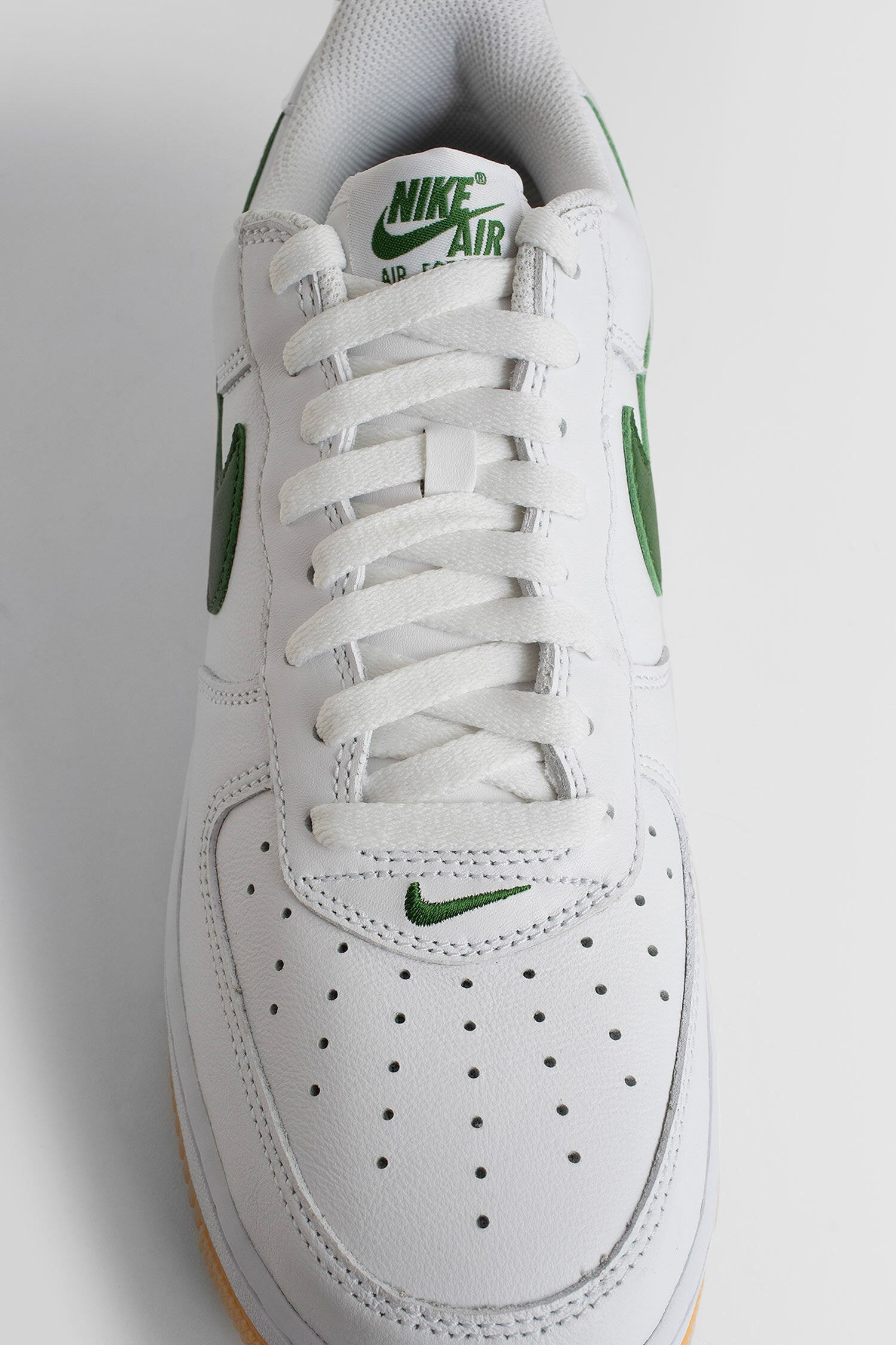 NIKE UNISEX WHITE SNEAKERS - 5