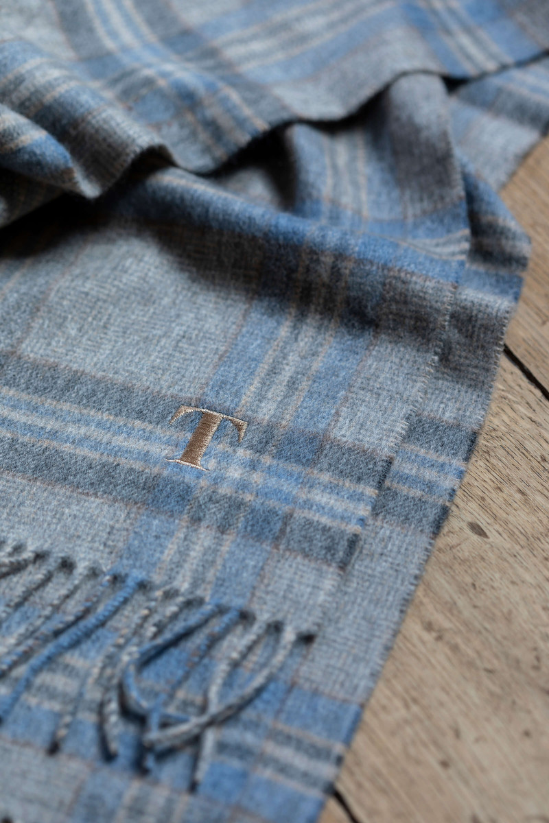 Wide Cashmere Tweed Scarf 4