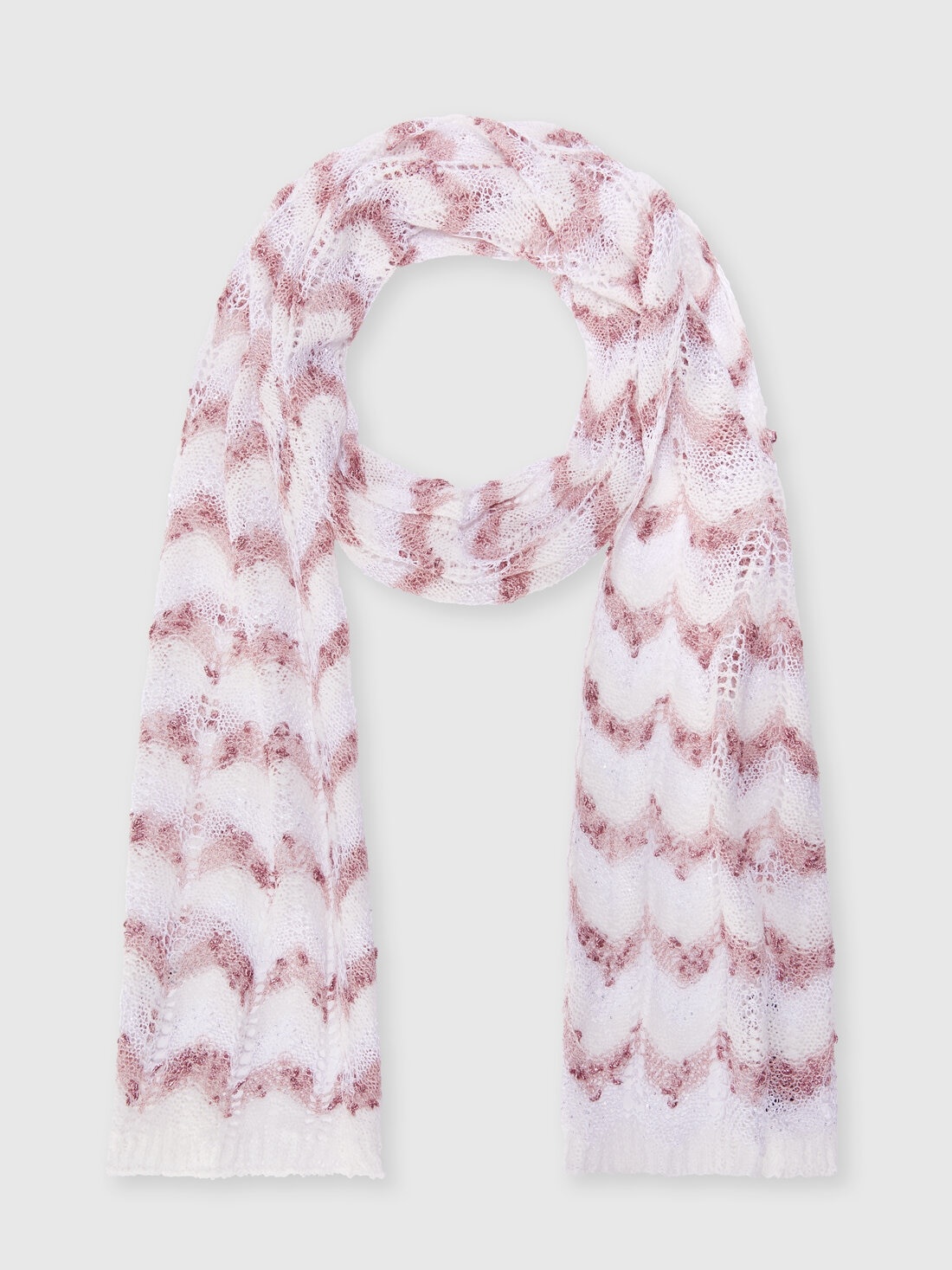 Knit scarf with chevron pattern - 1