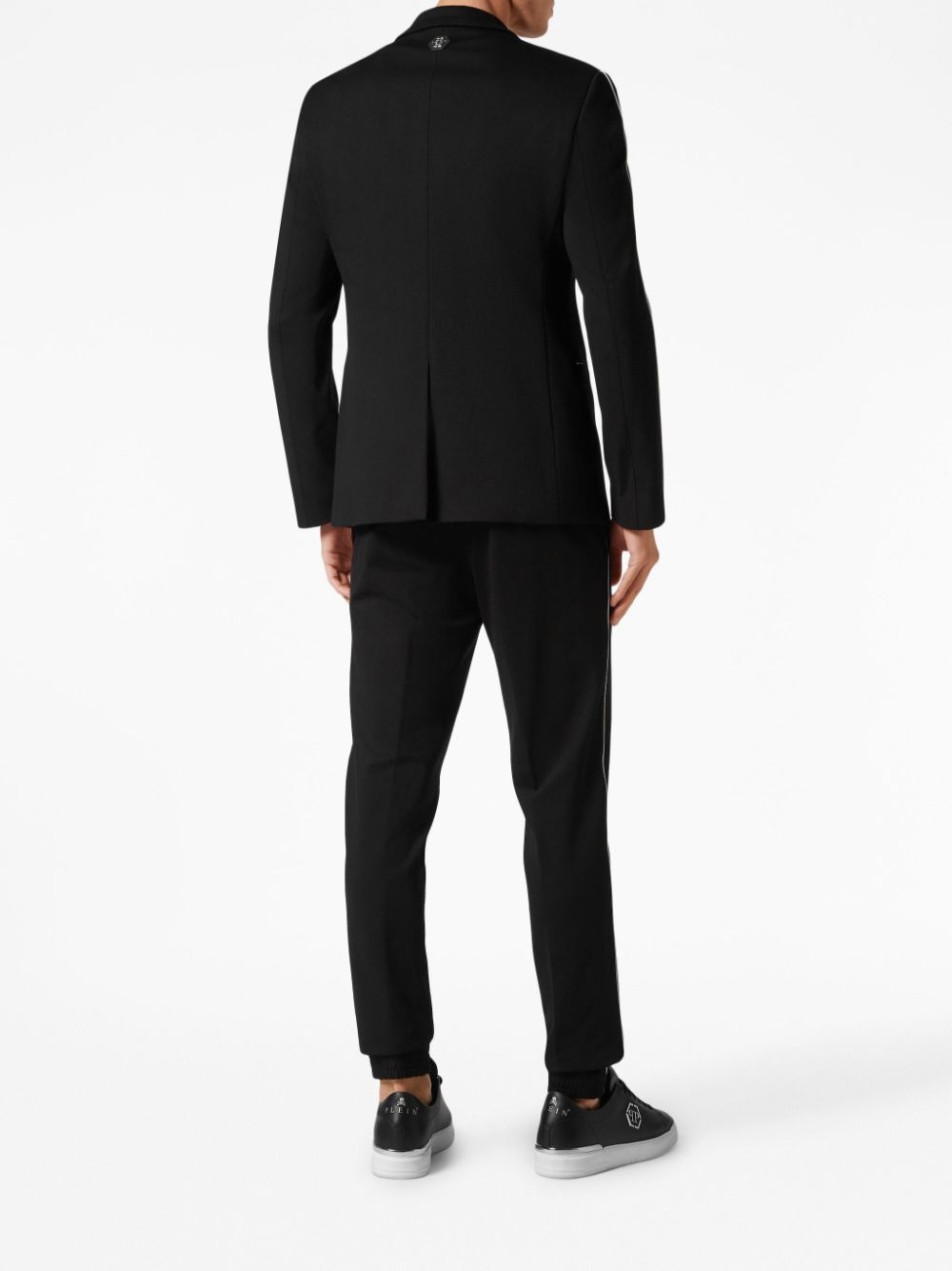 sport style suit - 3