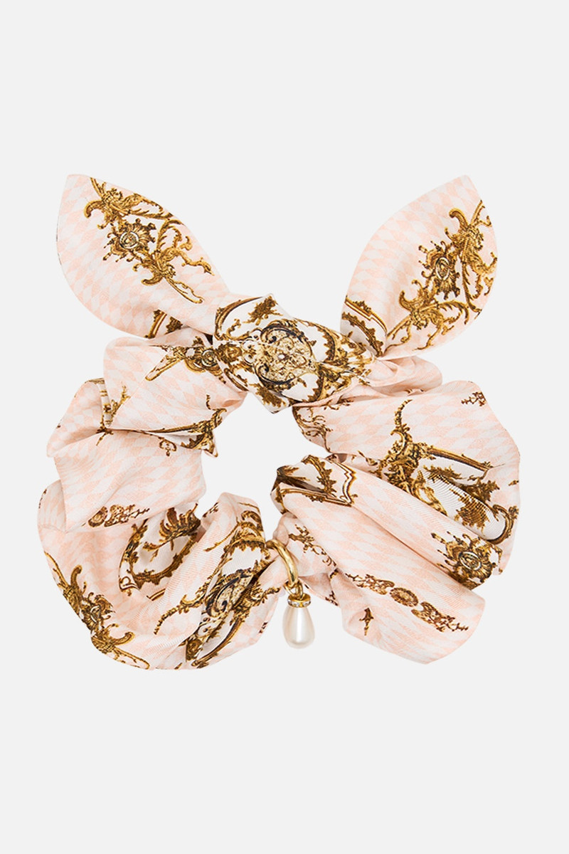 SCRUNCHIE WITH TRINKET - 1