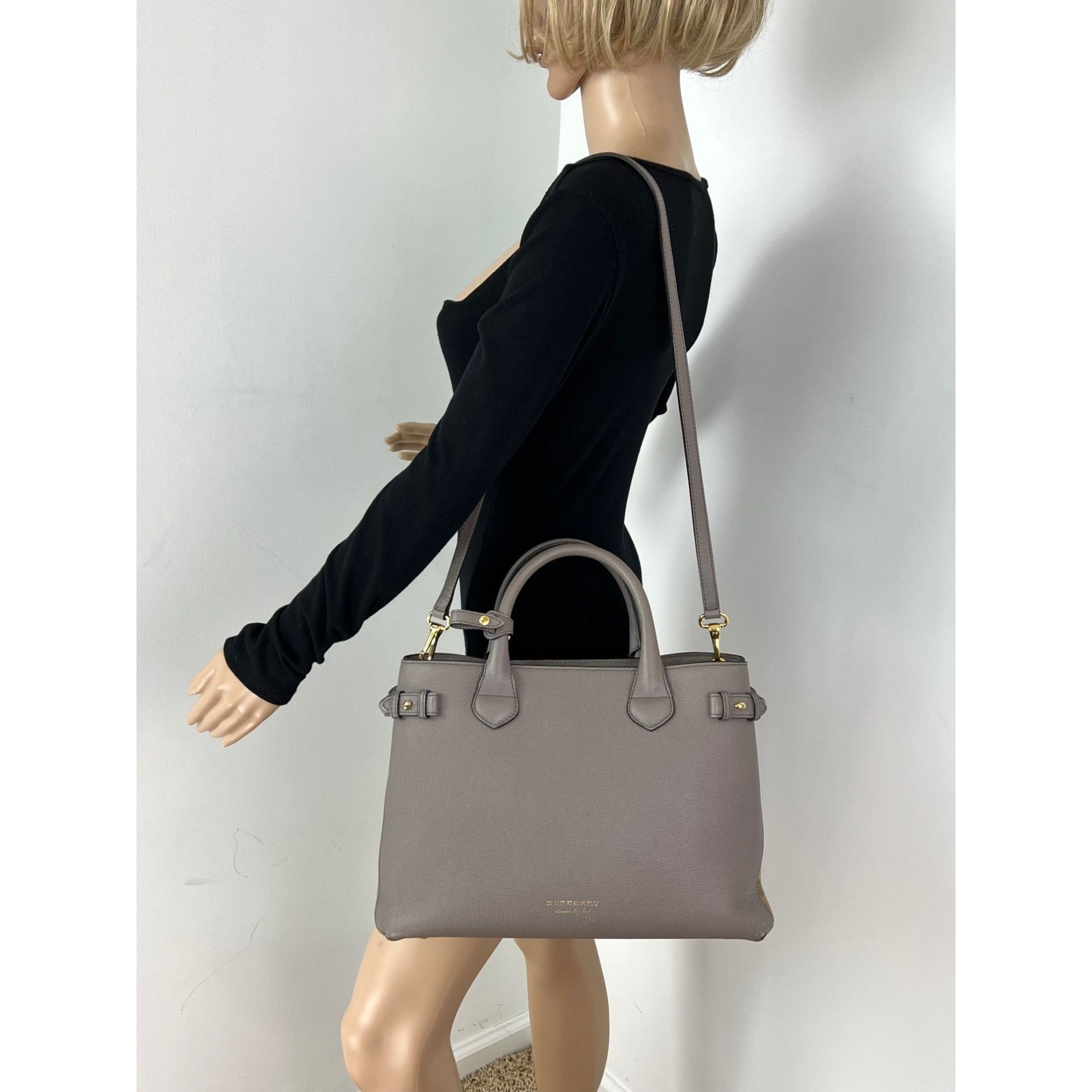 Debsluxurycloset - Burberry Tote Banner House Check Leather Canvas Medium Hand Shoulder Bag preowned - 7