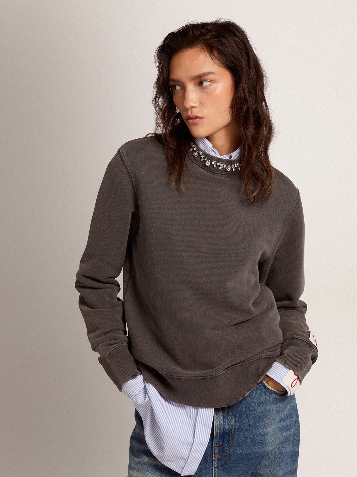 Golden Collection sweatshirt in anthracite gray with cabochon crystals - 2