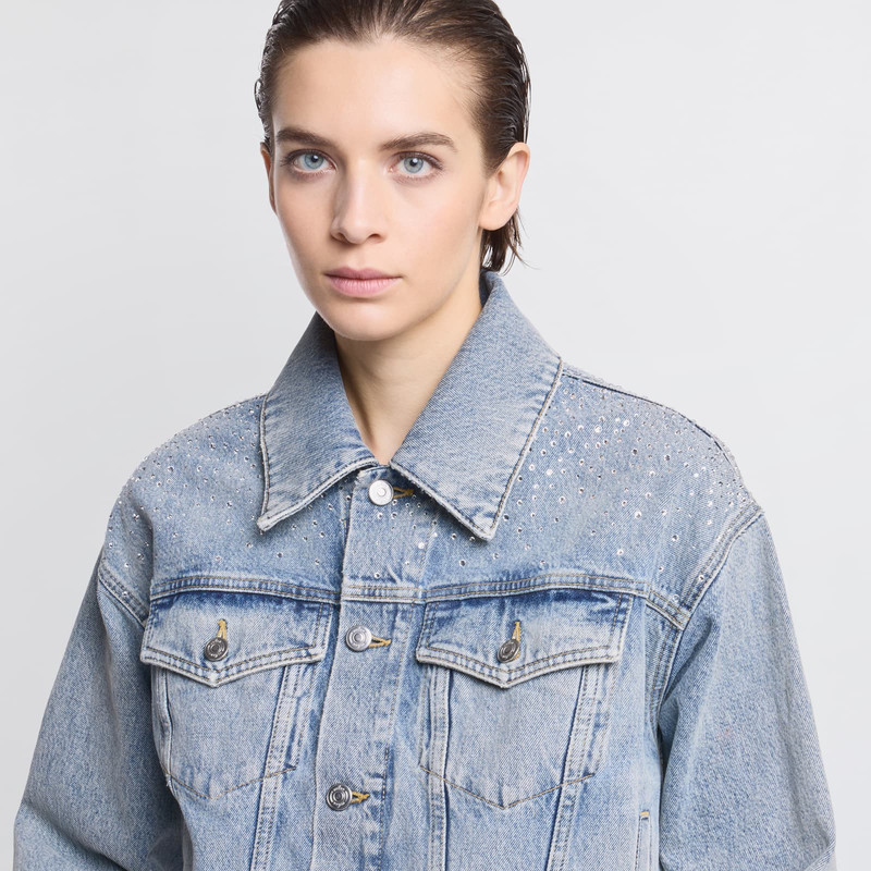 Trucker jacket in denim 6