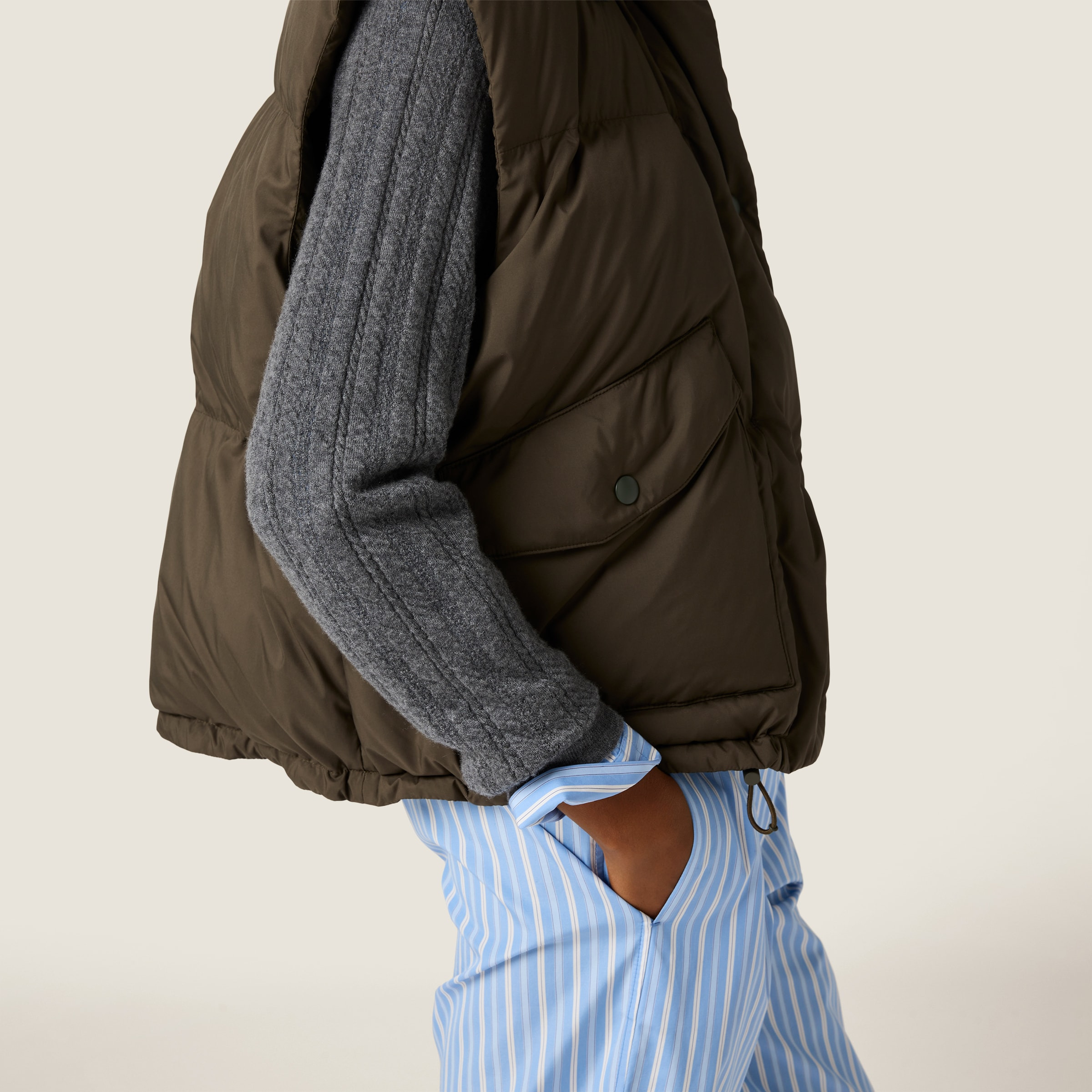Technical pongé down vest - 6