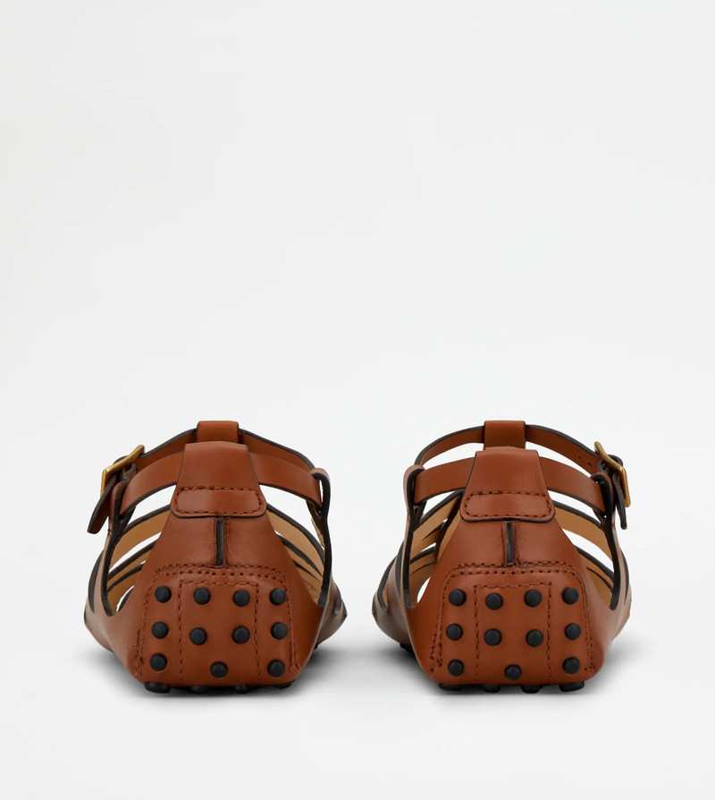 Tod's GOMMINO SANDALS IN LEATHER - BROWN outlook
