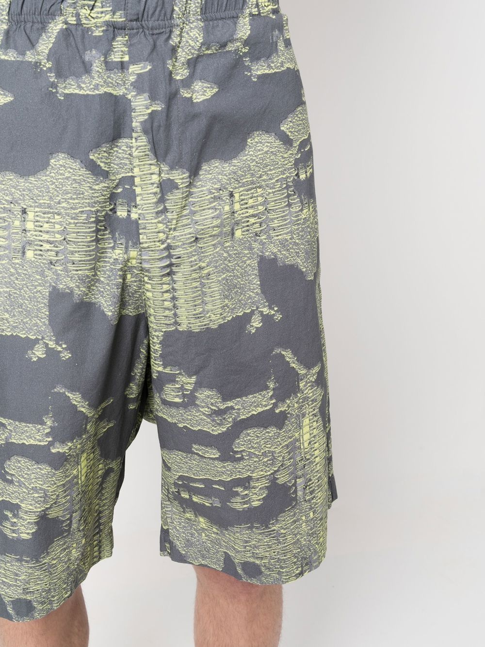 all-over graphic-print shorts - 5