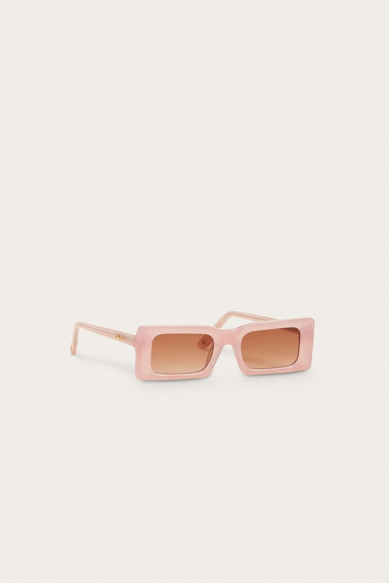 Cult Gaia HERA SUNGLASSES outlook