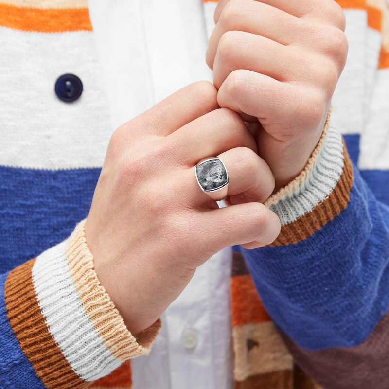 TOM WOOD Tom Wood Cushion Ring outlook