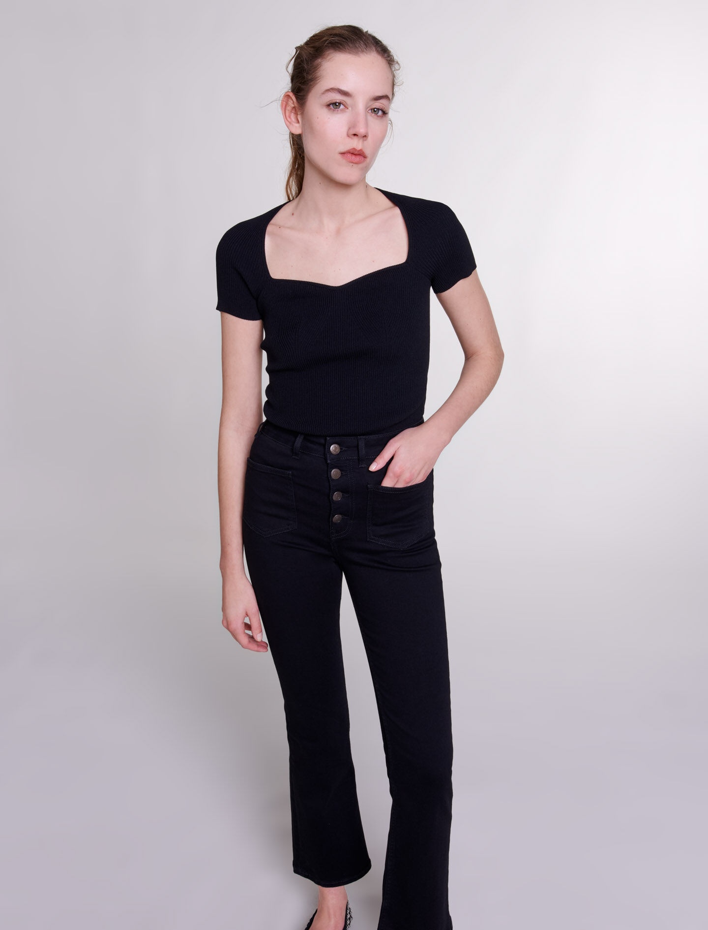 Jeans with pockets, flared at the bottom - 5