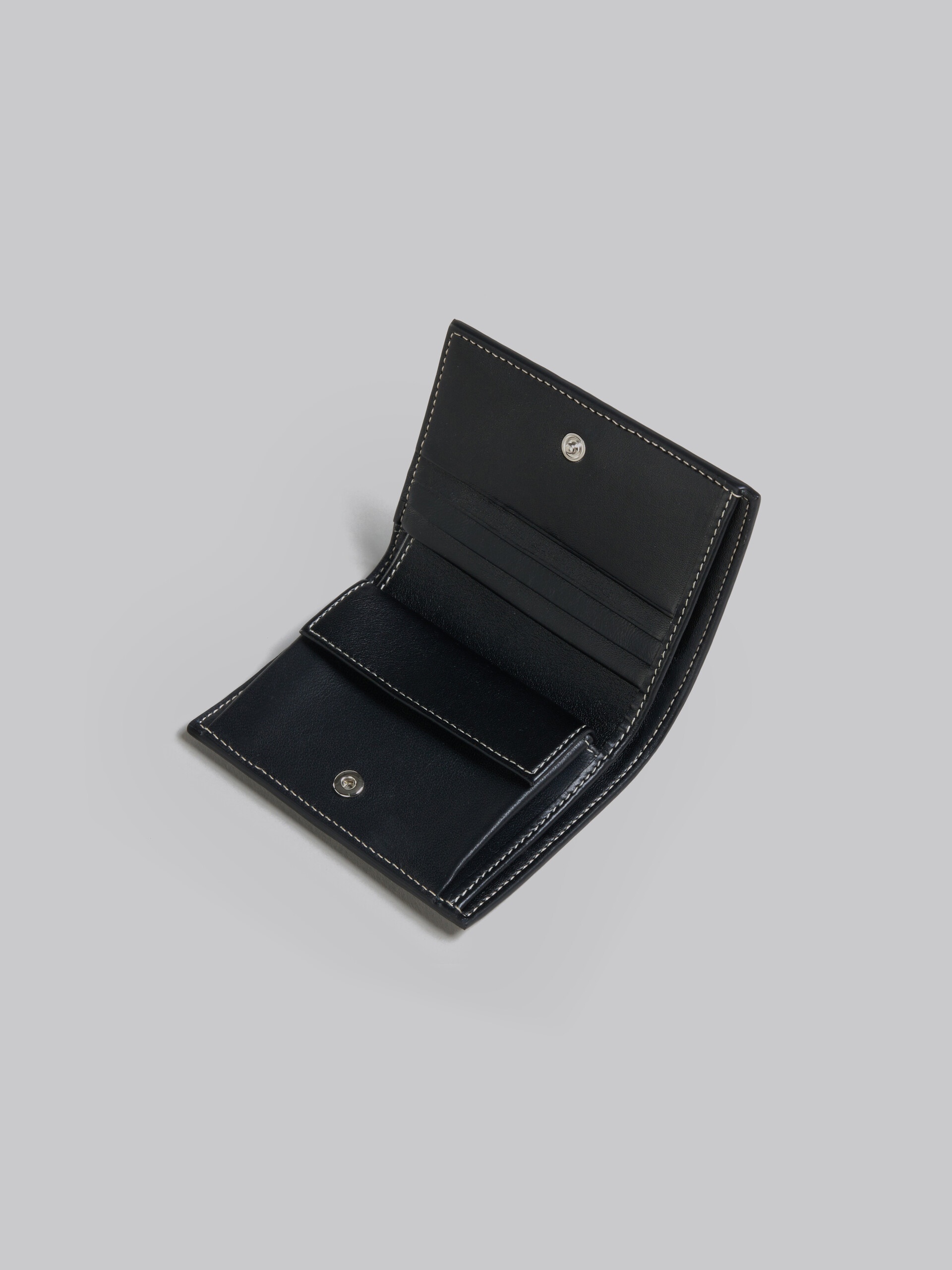 BLACK LEATHER BIFOLD CARD CASE - 4