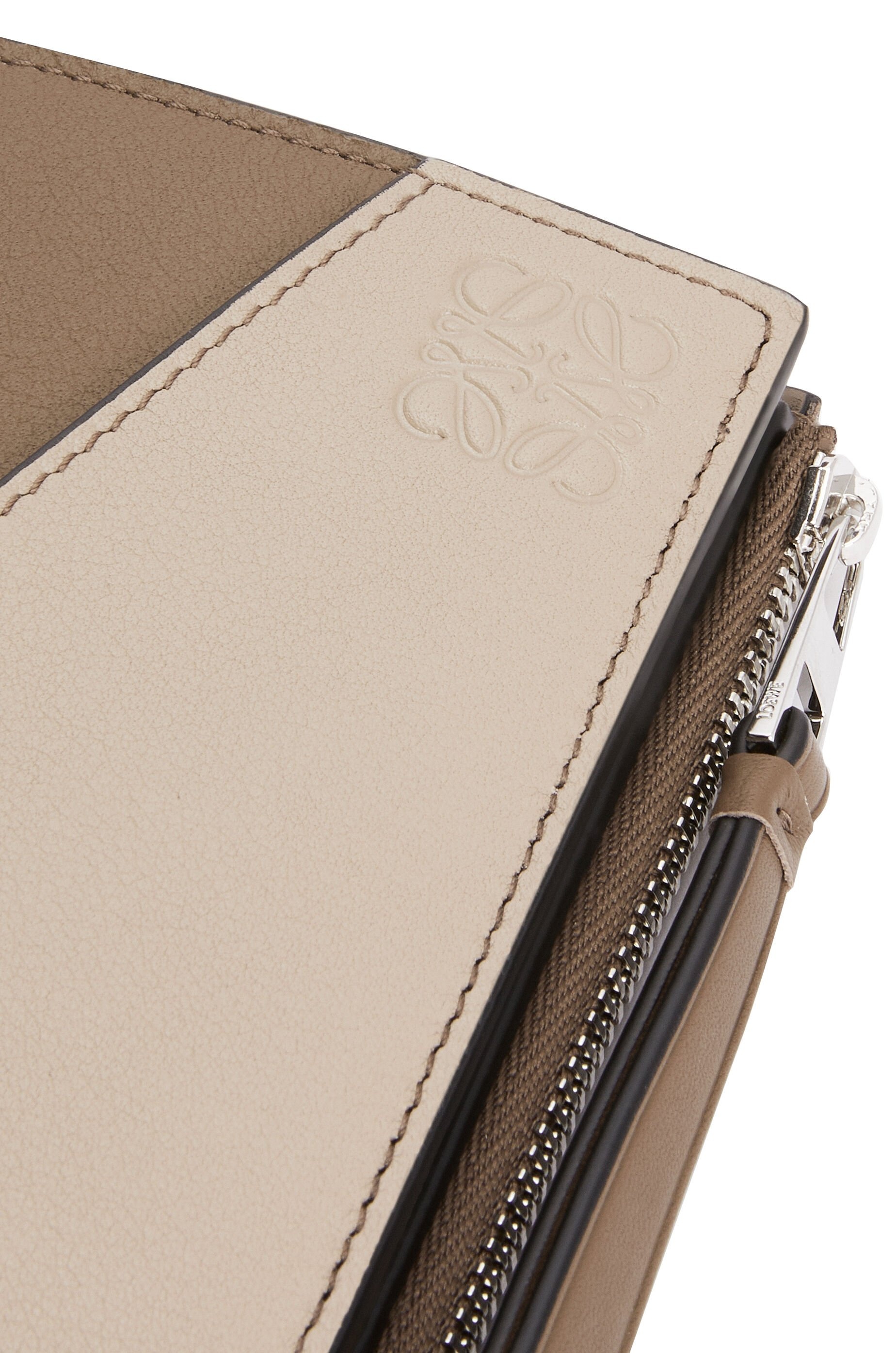 Puzzle slim compact wallet in classic calfskin - 5