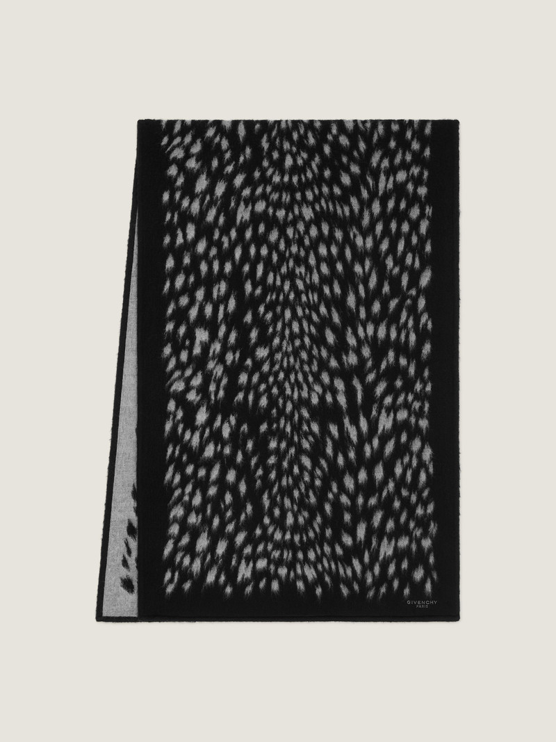 SCARF IN WOOL JACQUARD WITH ANIMAL PRINT 1