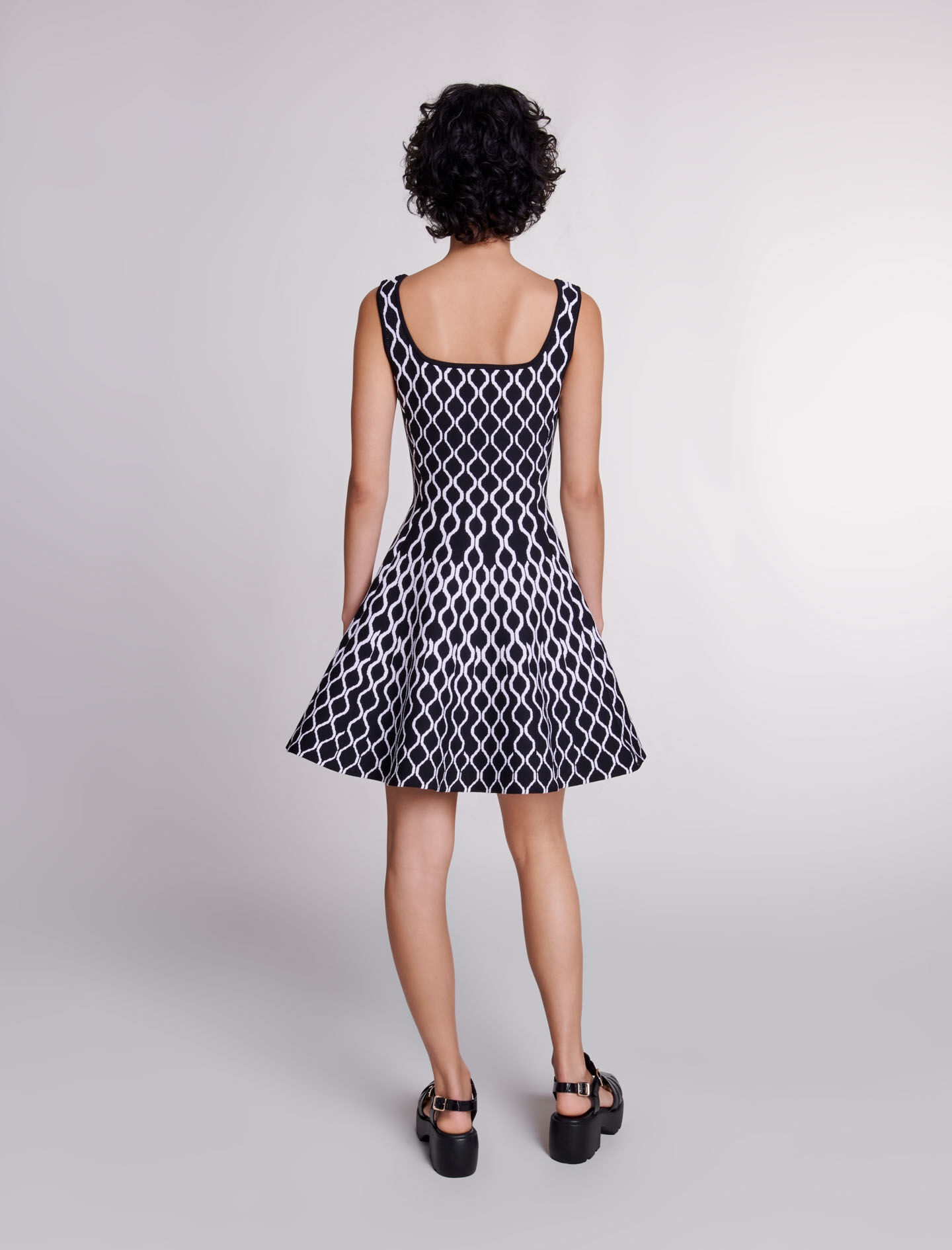 Short patterned knit dress - 5