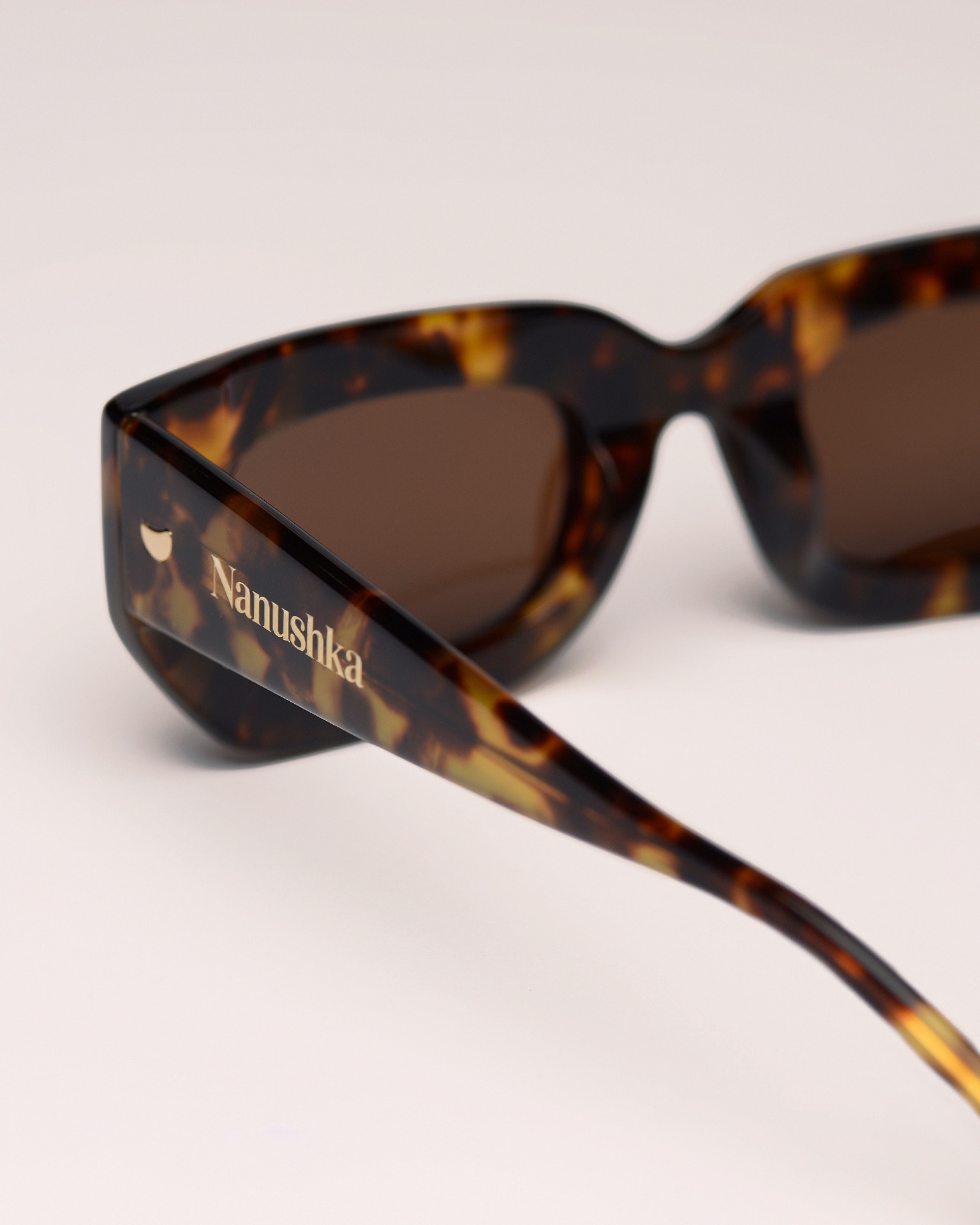 KADEE - Bio-plastic d-shaped sunglasses - Dark Amber - 3