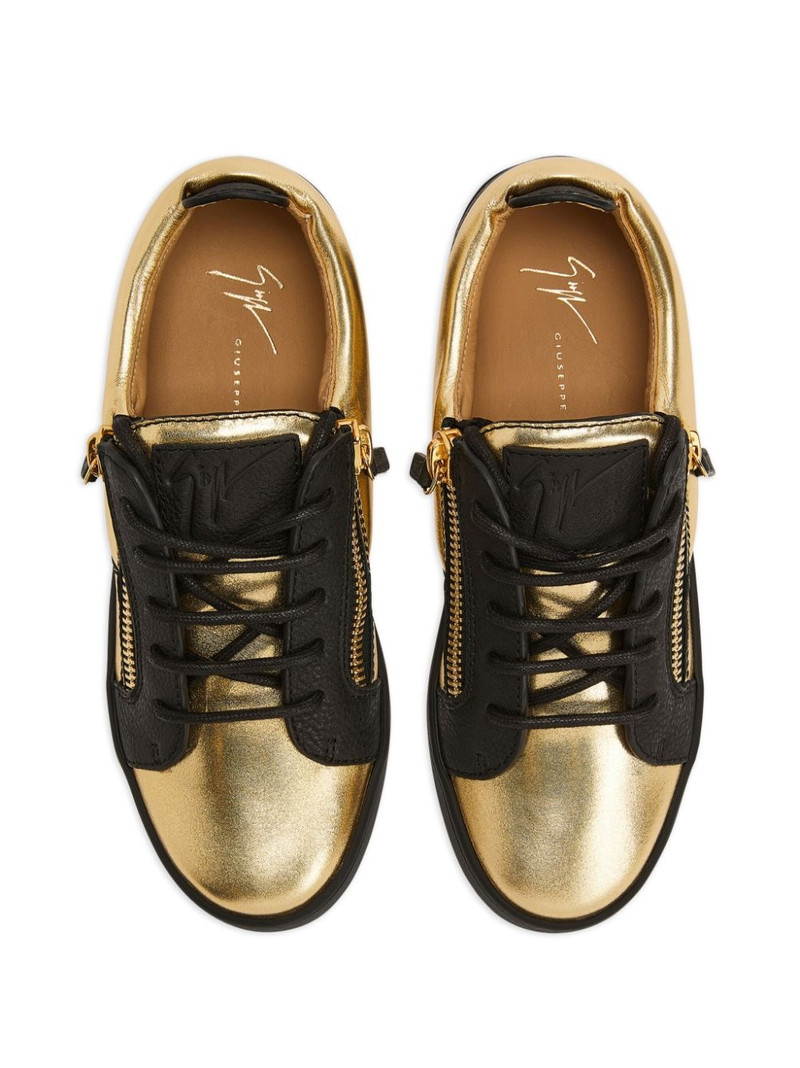 low-top sneakers 4