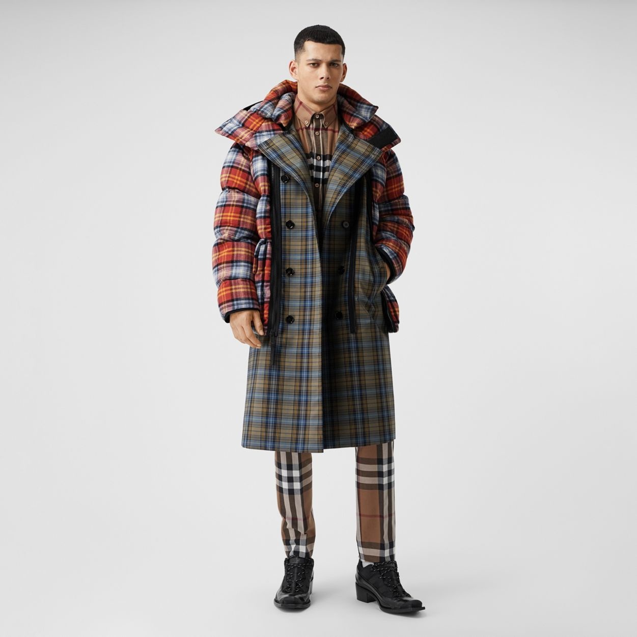 Sleeveless Check Trench Coat With Detachable Puffer - 2