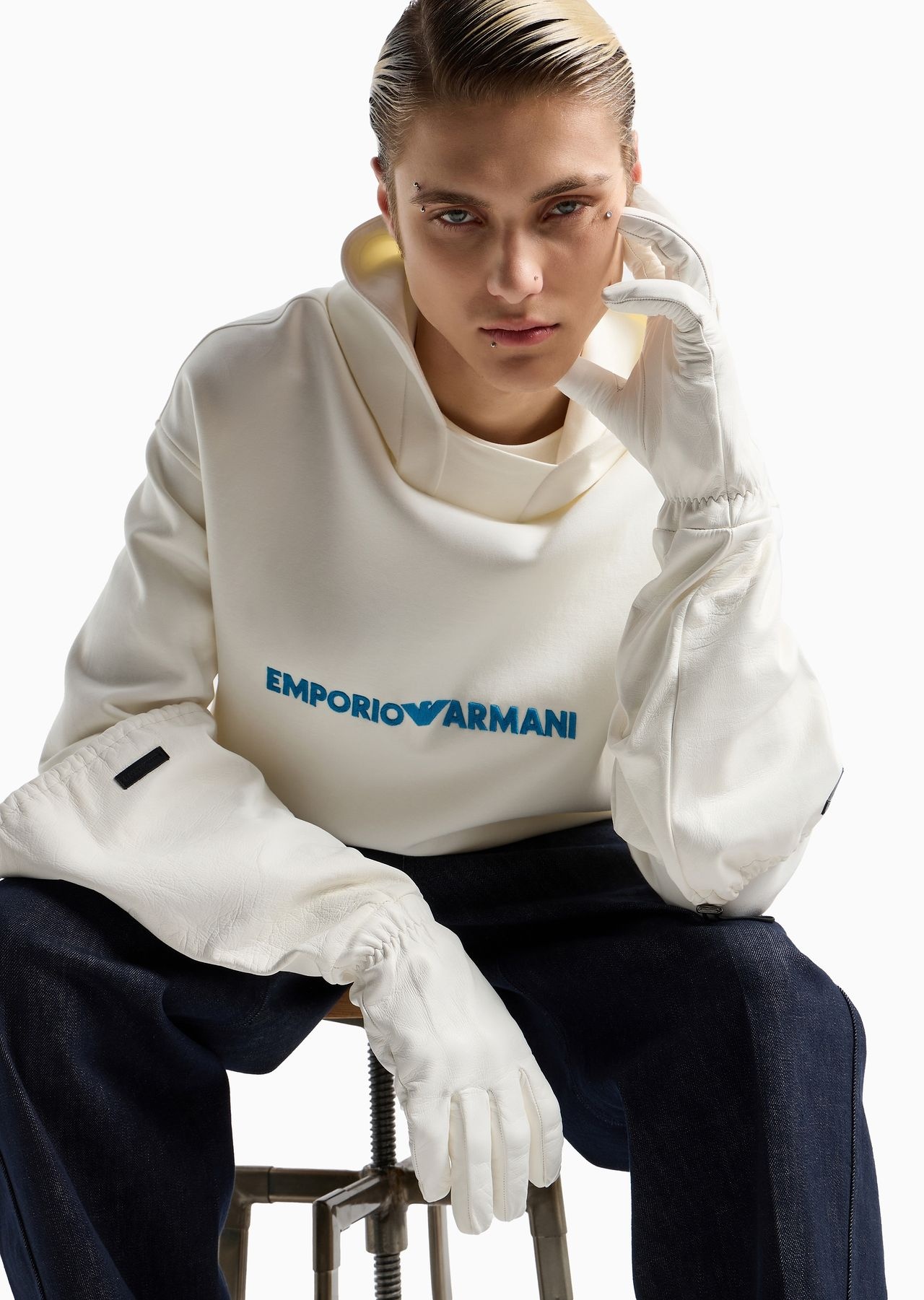 Double-jersey hooded sweatshirt with embossed logo embroidery - 6