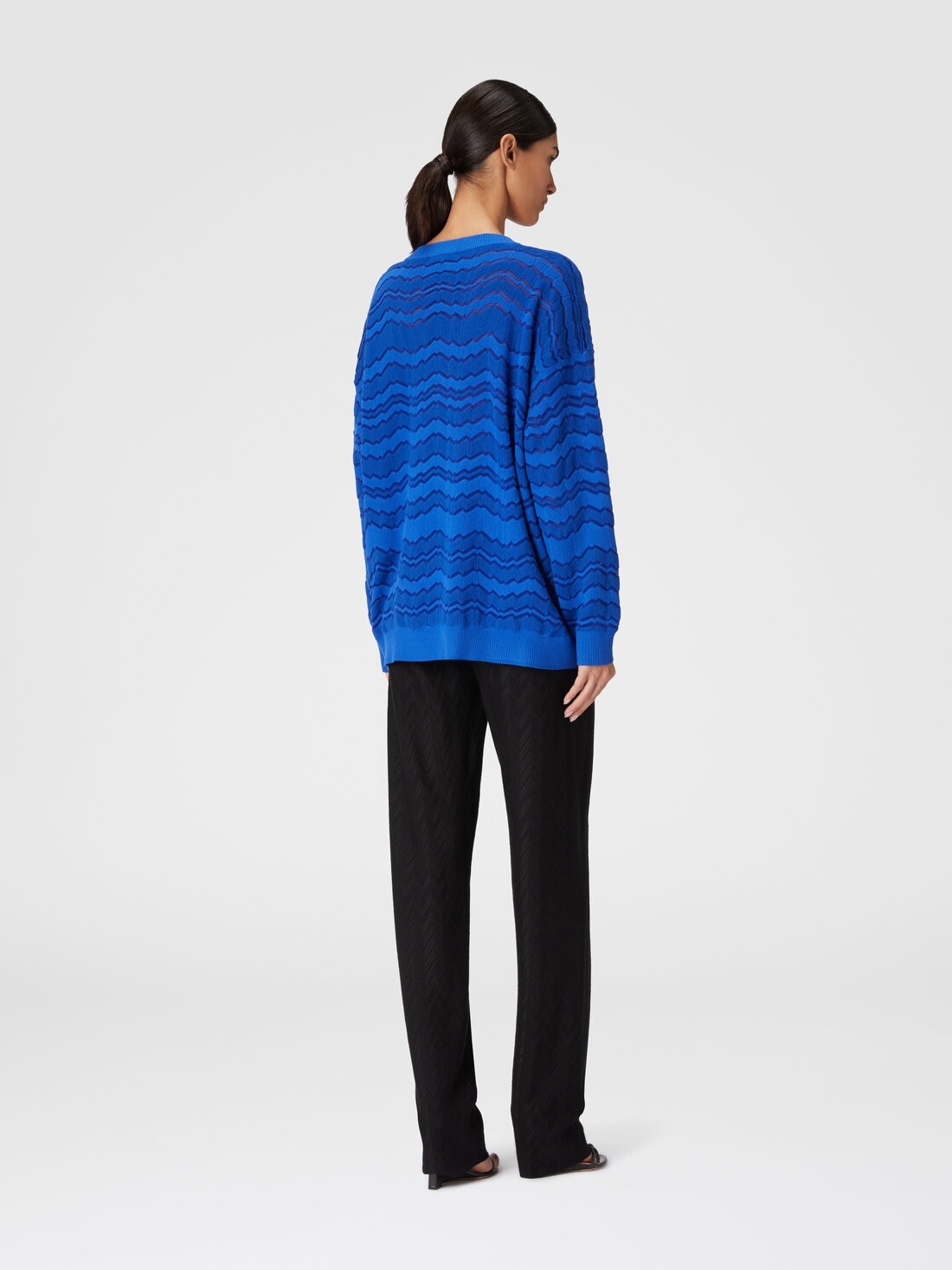 Pullover with V-neckline and tone-on-tone zigzag - 3