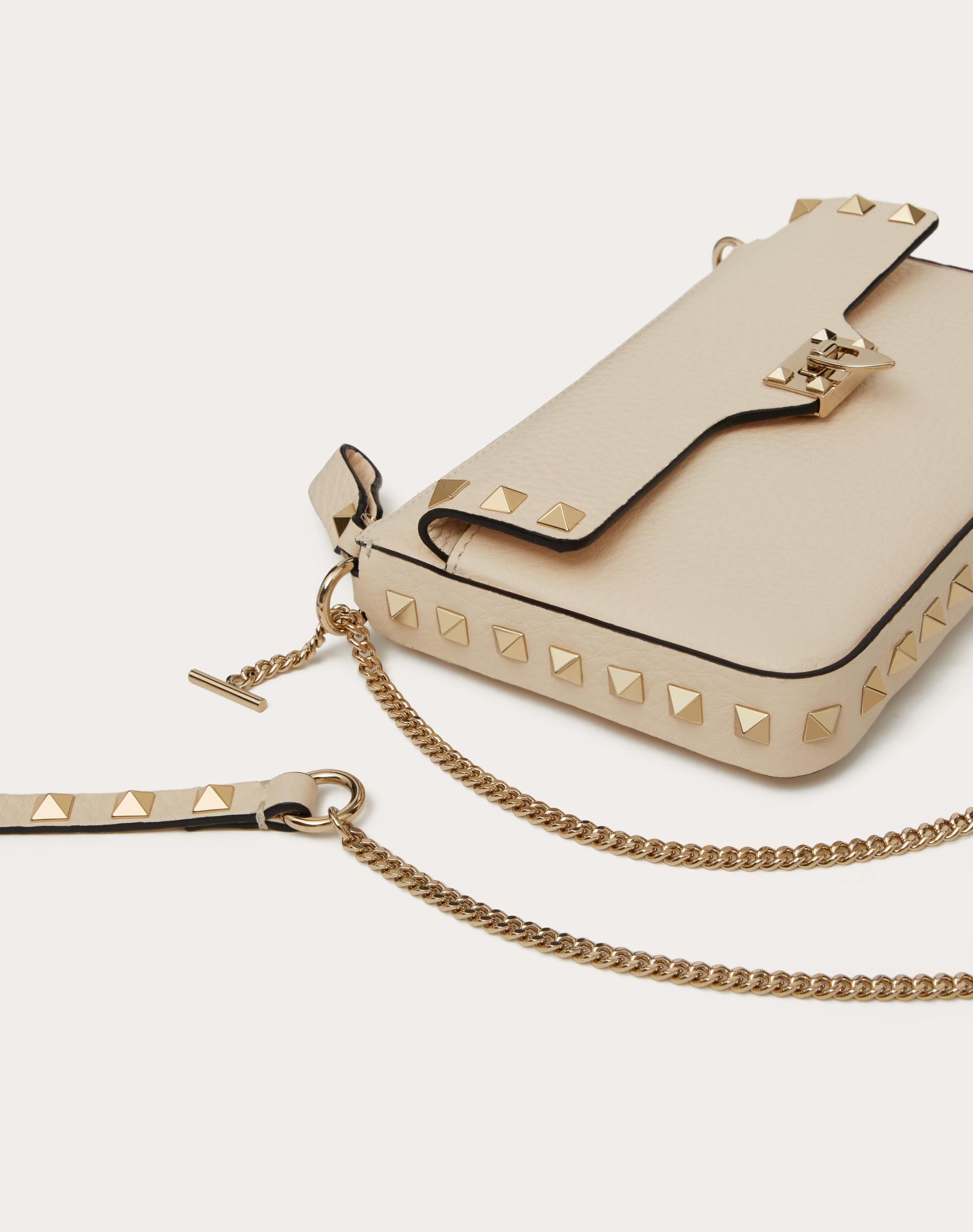 GRAINY CALFSKIN POUCH WITH ROCKSTUD CHAIN - 7