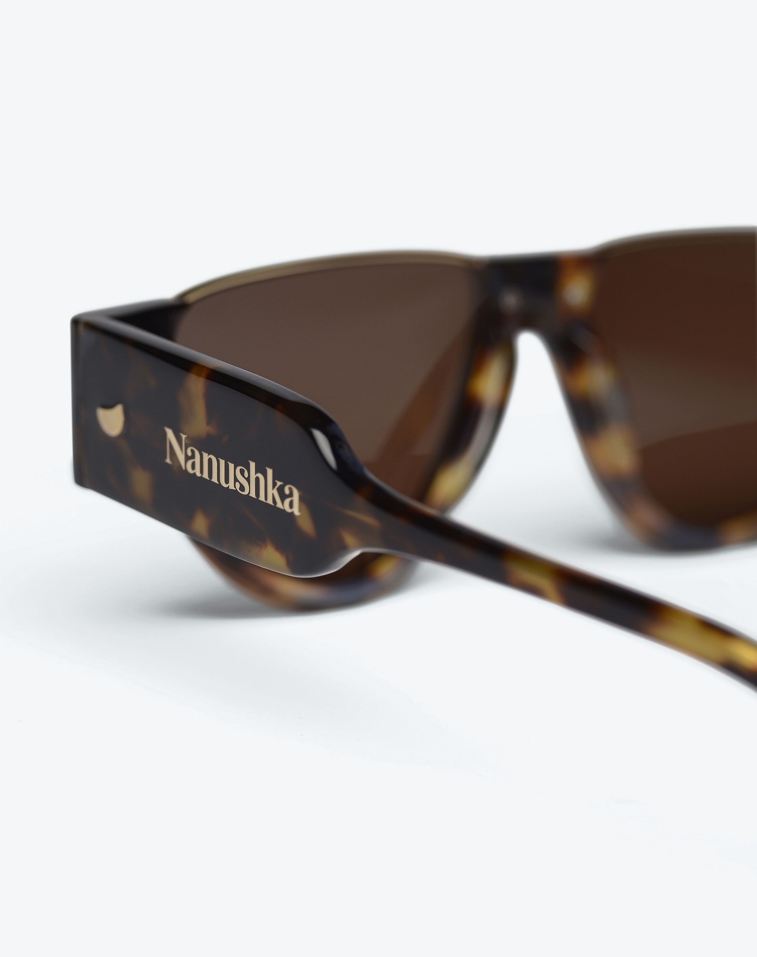 DAYLIN - Bio-plastic triangular sunglasses - Dark Amber - 3