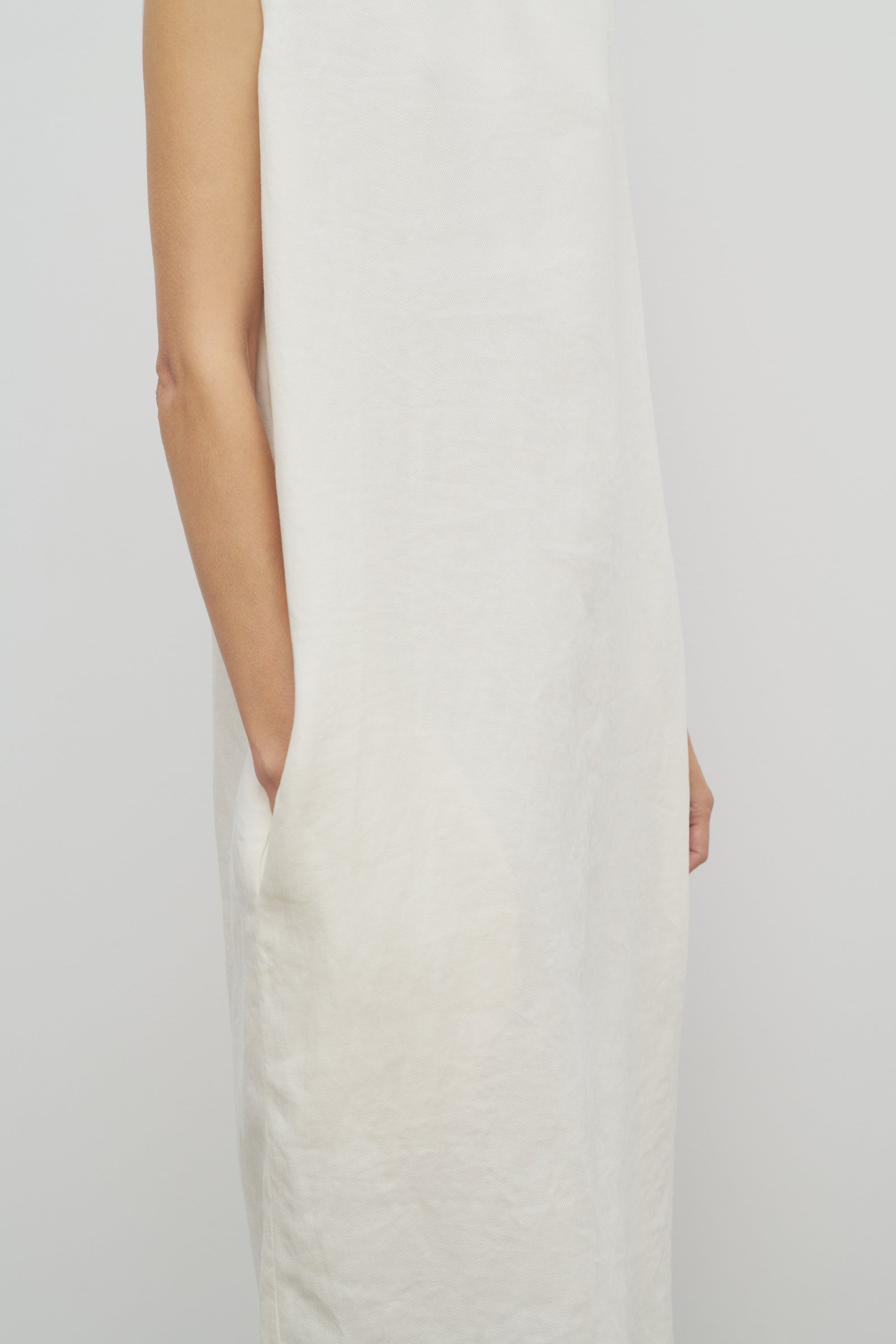Mirnal Dress in Linen - 6